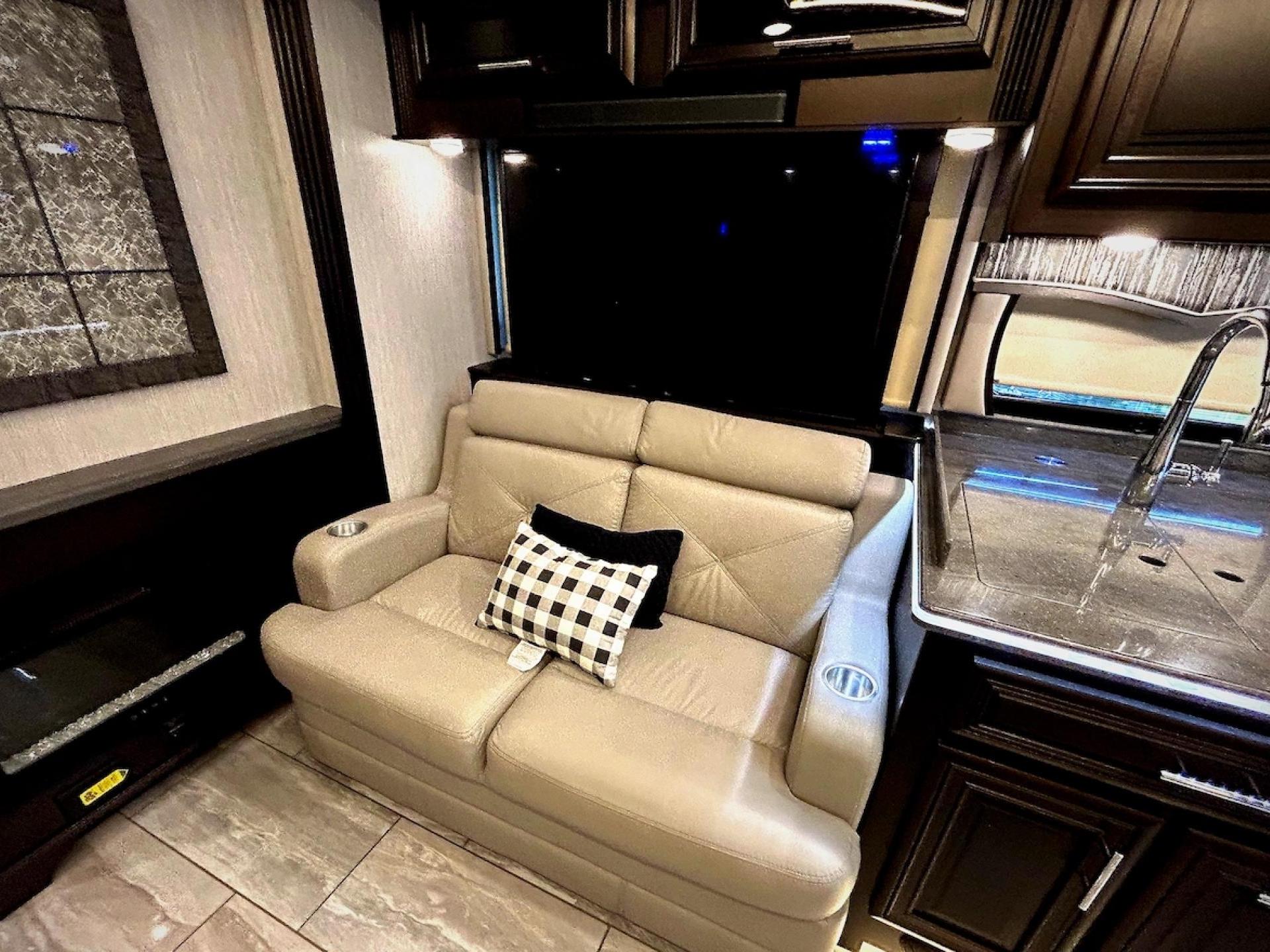 2022 FOREST RIVER BERKSHIRE XLT 45CA