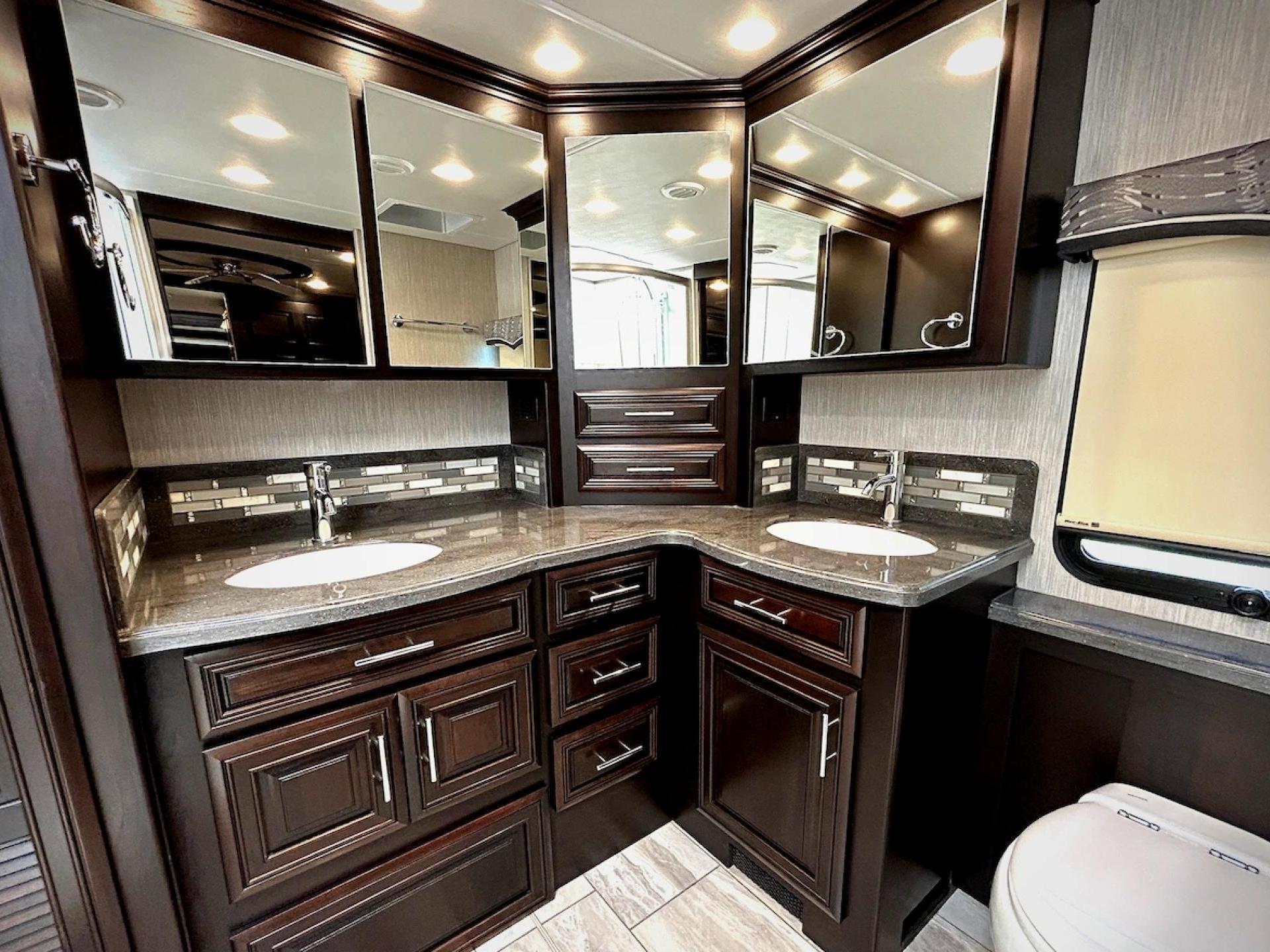 2022 FOREST RIVER BERKSHIRE XLT 45CA