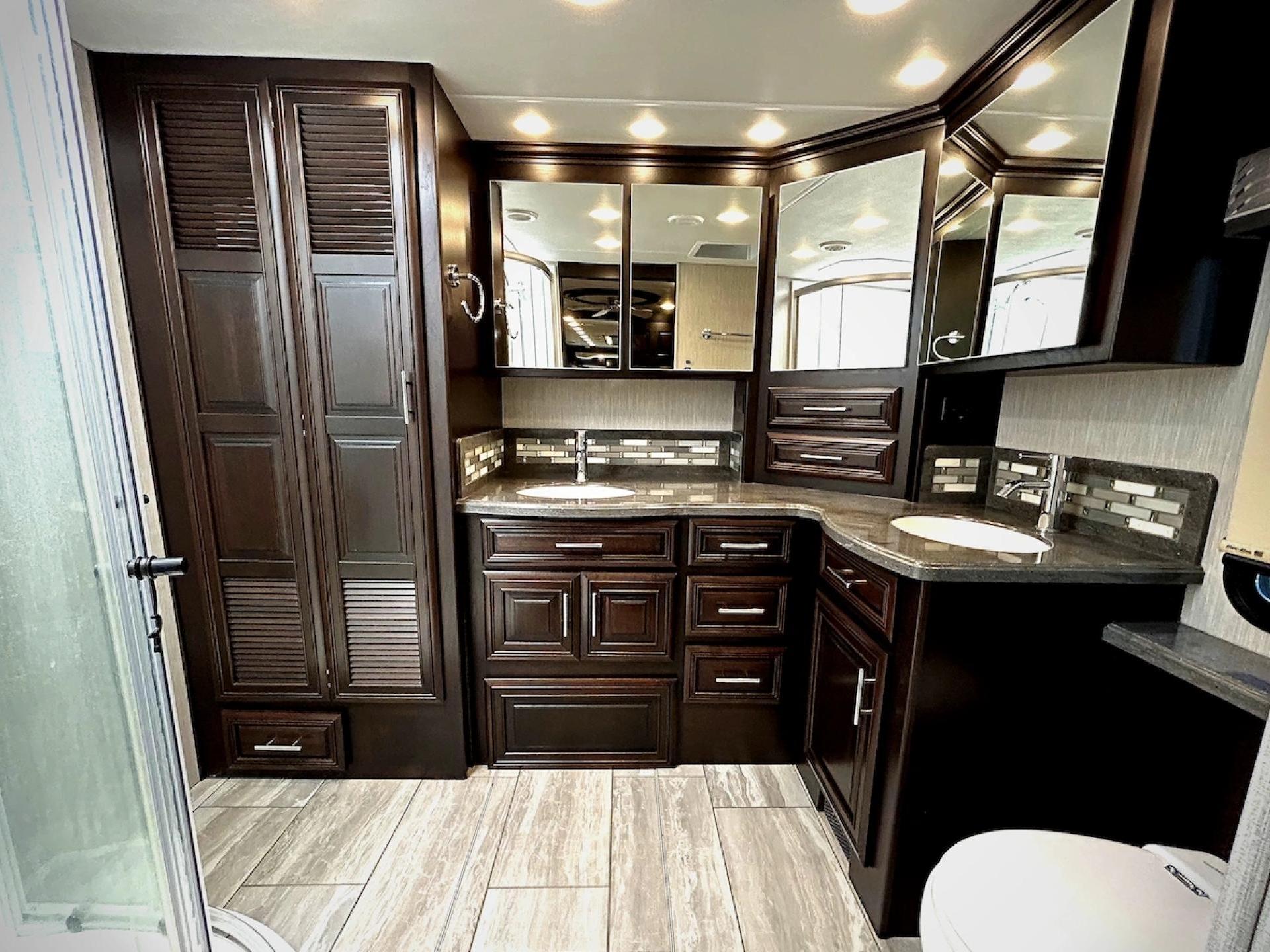 2022 FOREST RIVER BERKSHIRE XLT 45CA