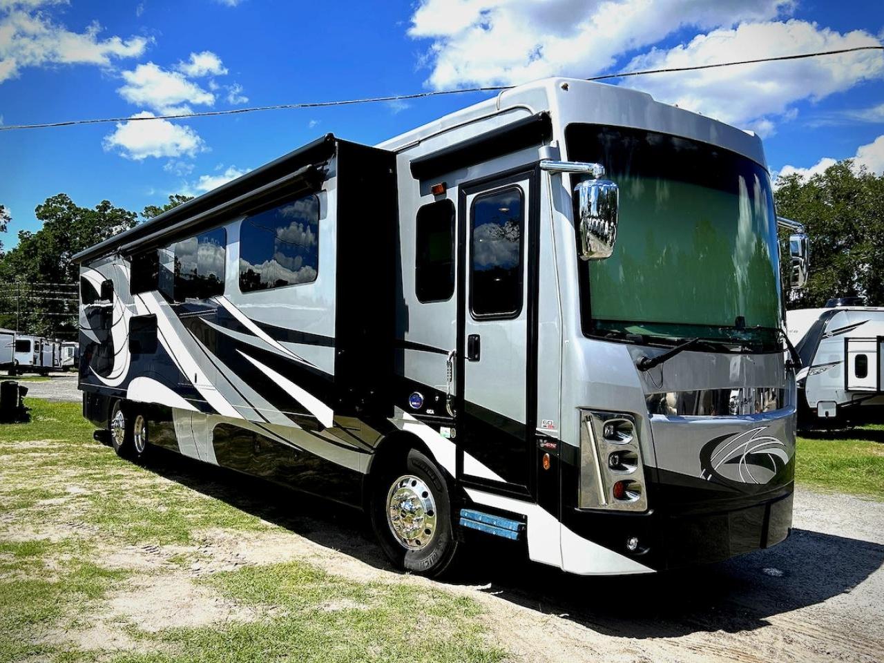 2022 FOREST RIVER BERKSHIRE XLT 45CA