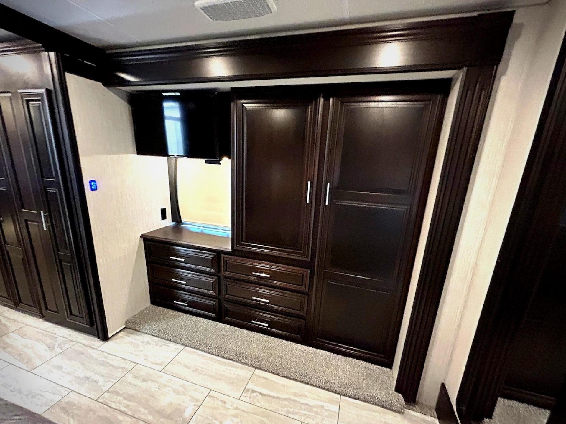 2022 FOREST RIVER BERKSHIRE XLT 45CA