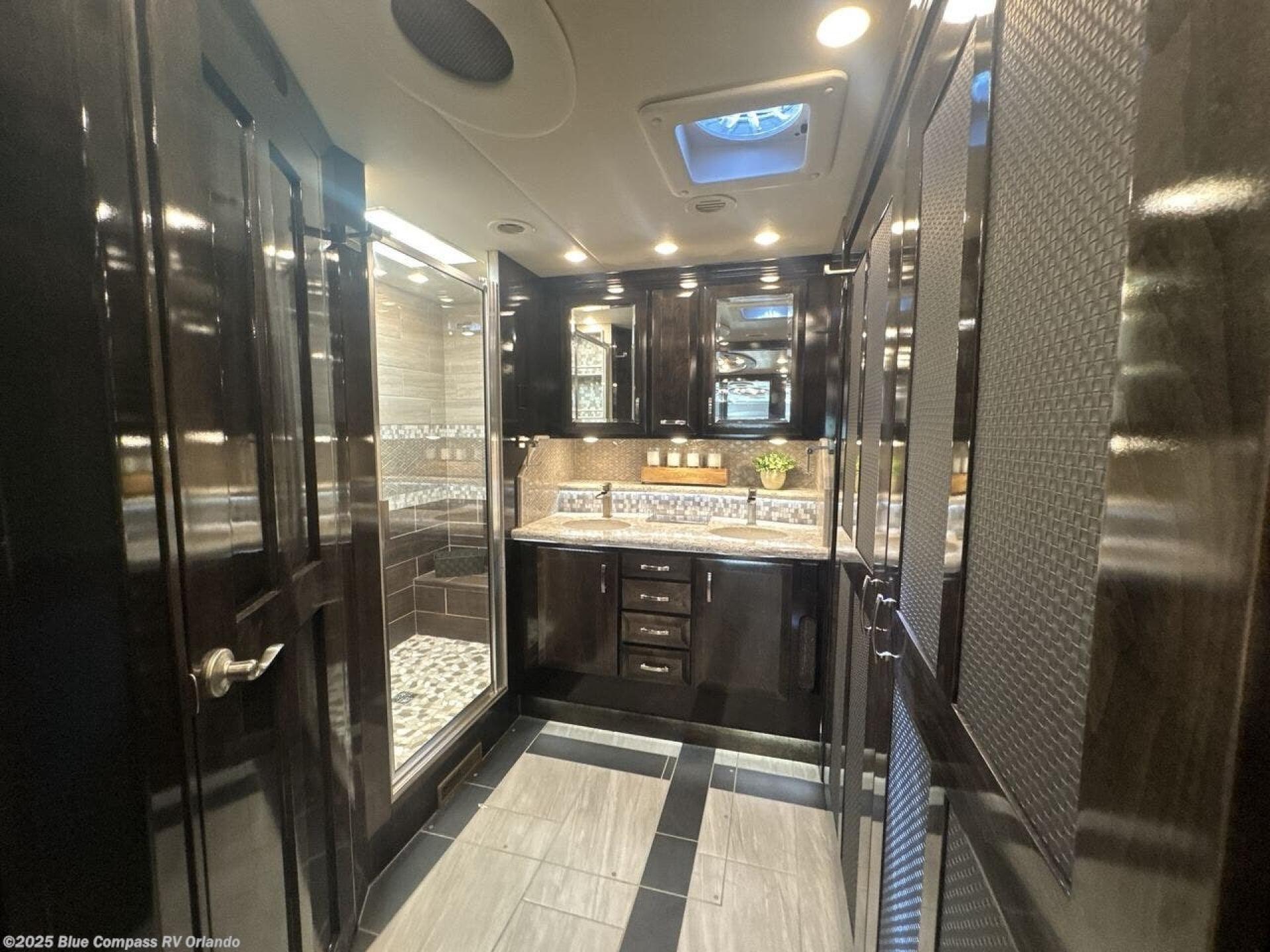 2023 FORETRAVEL REALM Realm FS605