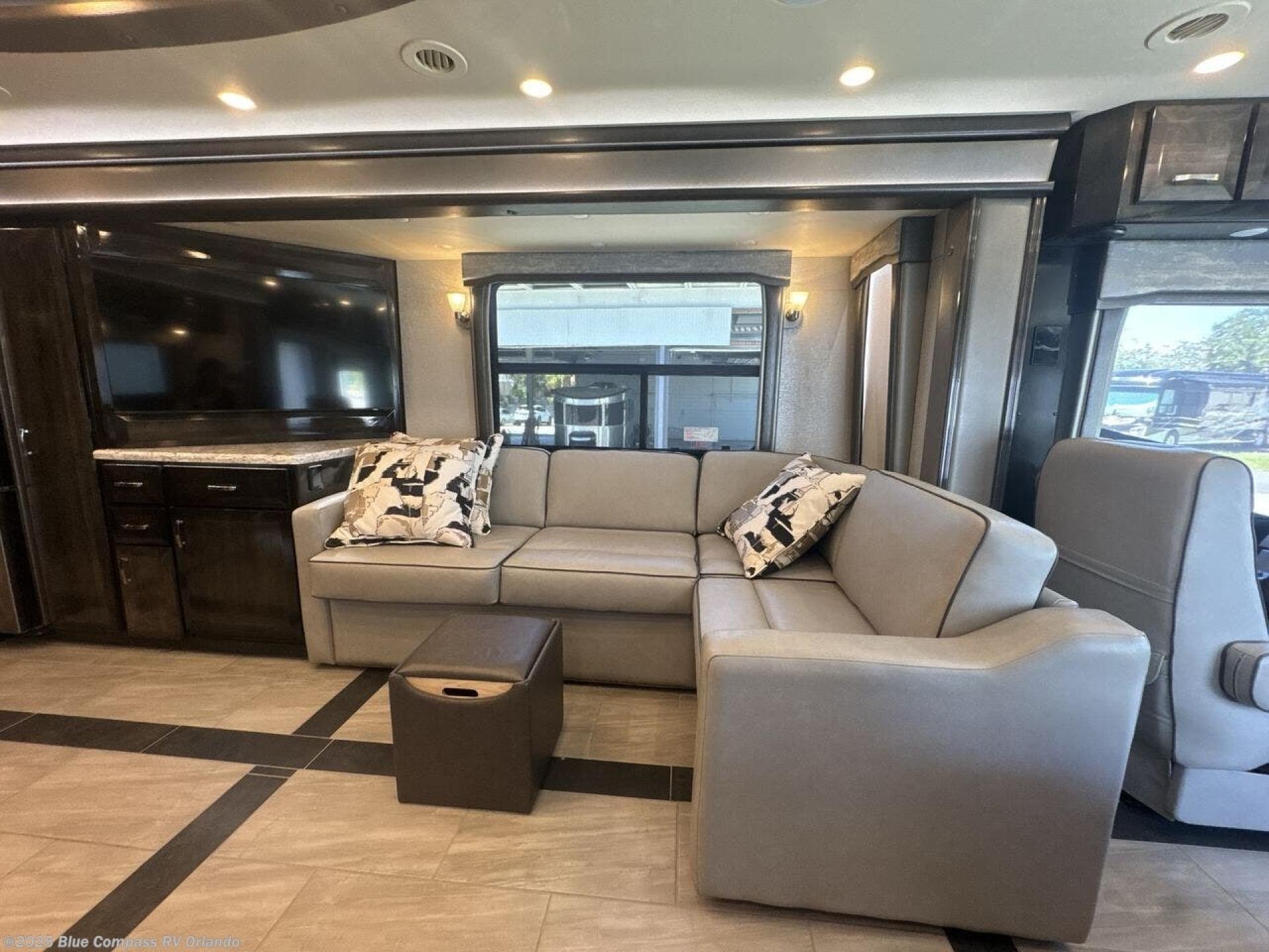 2023 FORETRAVEL REALM Realm FS605