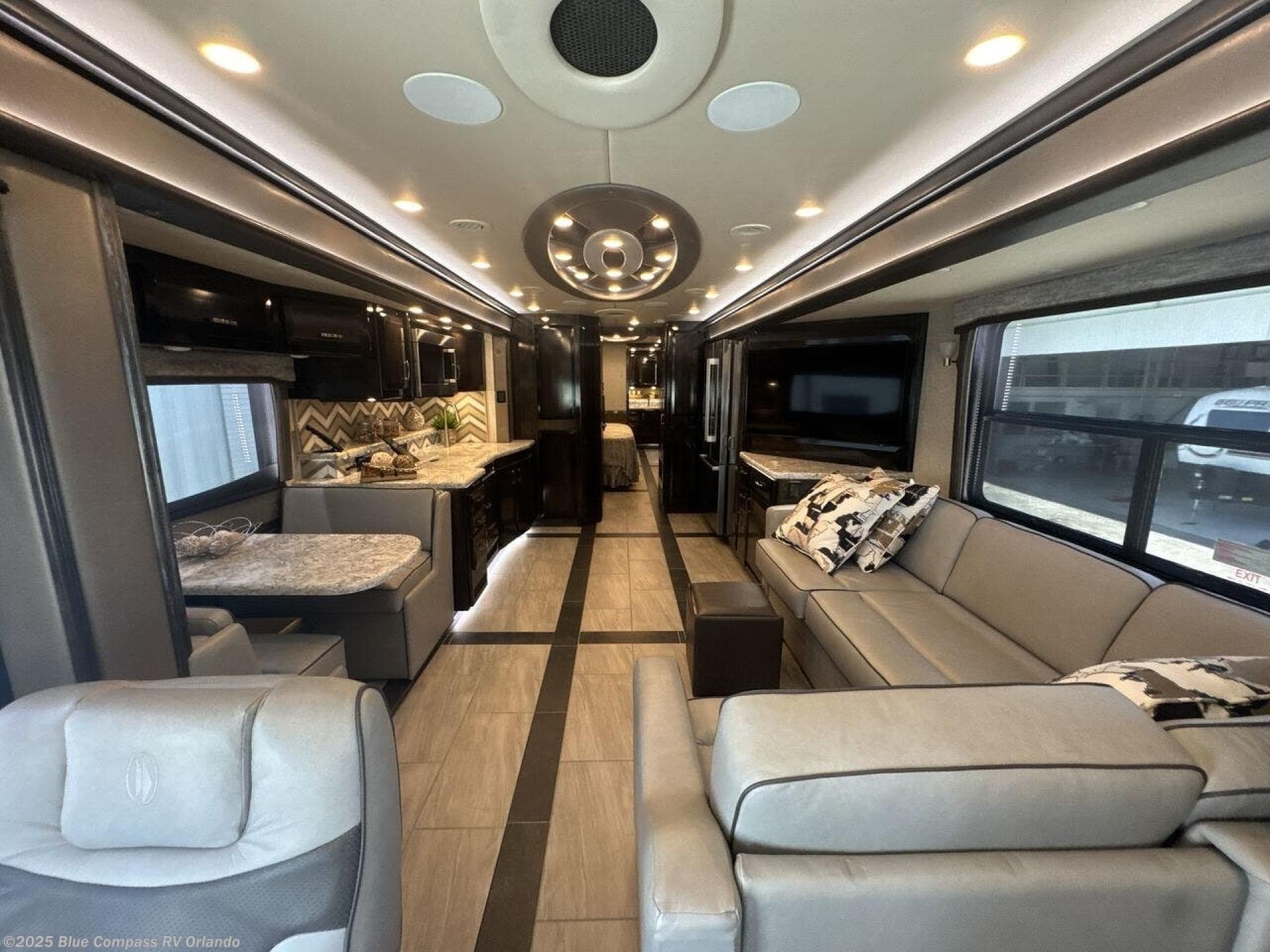 2023 FORETRAVEL REALM Realm FS605