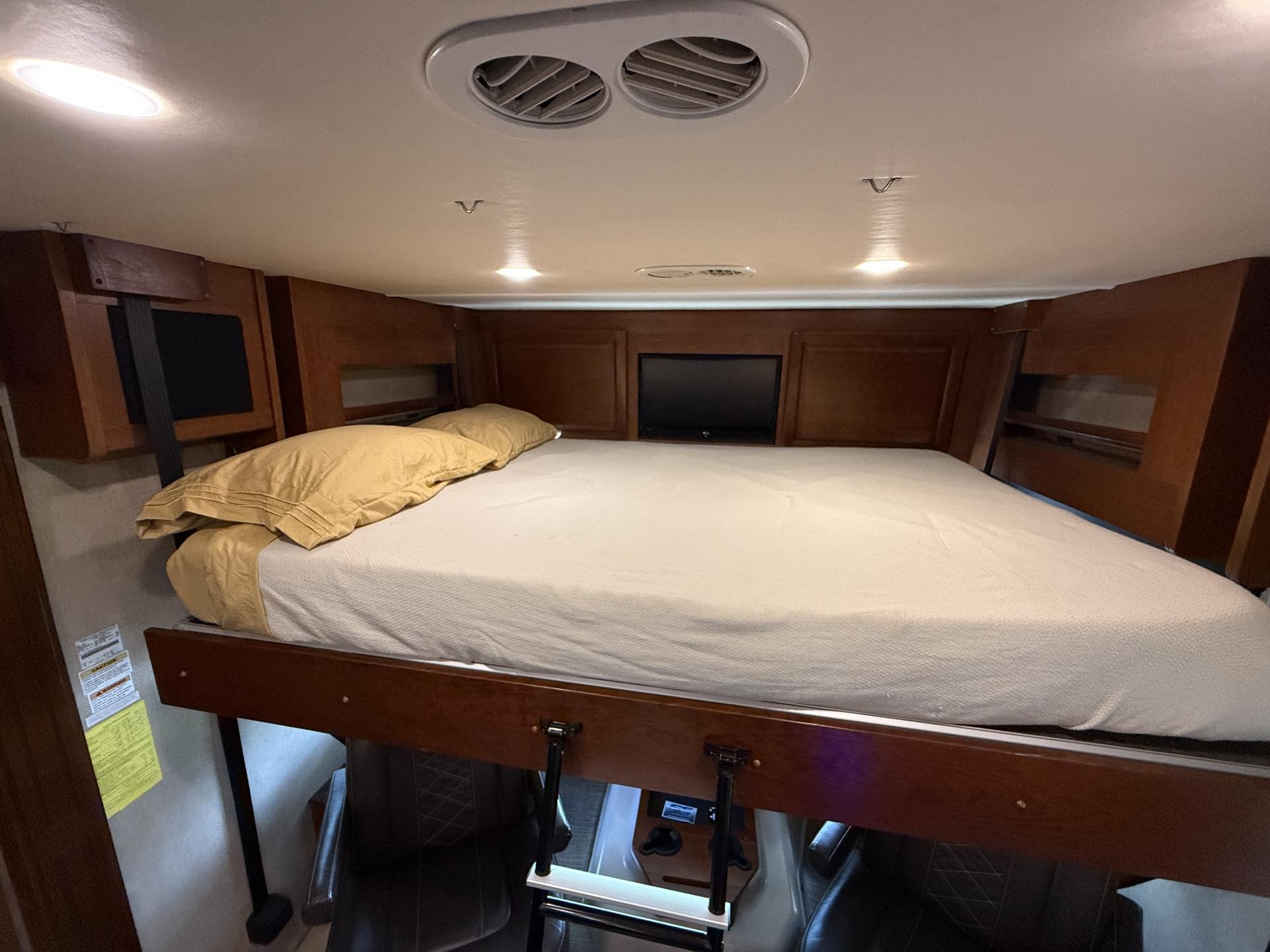 2016 FLEETWOOD BOUNDER 35K
