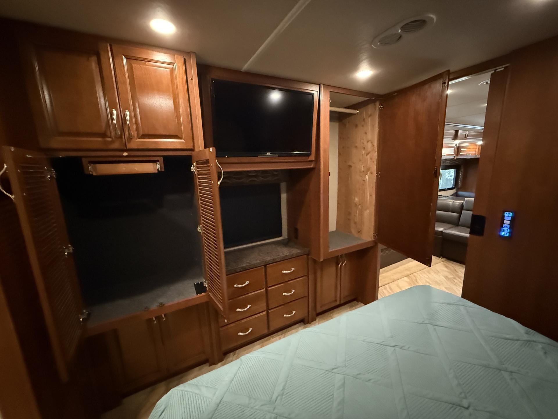 2016 FLEETWOOD BOUNDER 35K