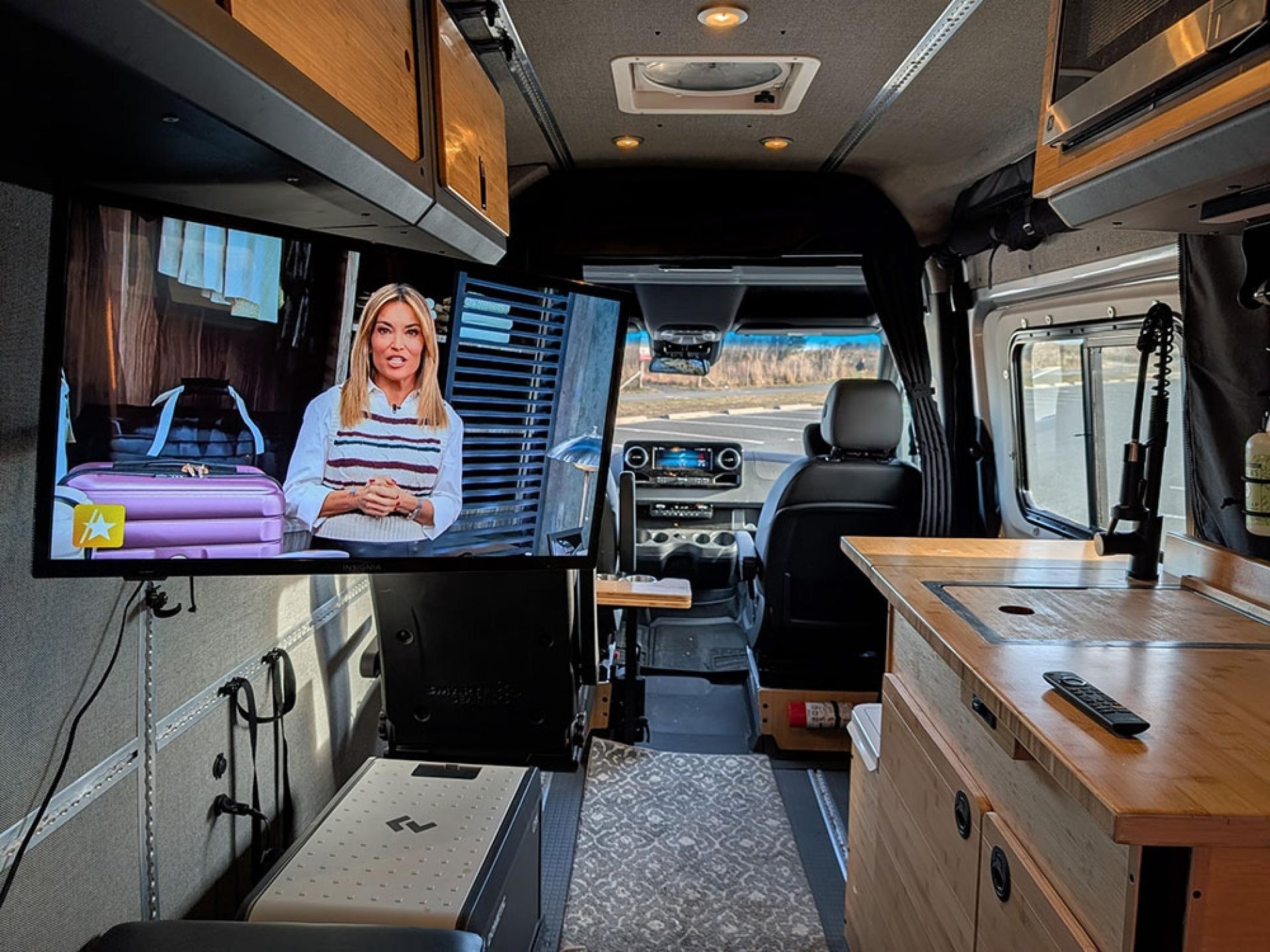 2023 WINNEBAGO ADVENTURE WAGON 70SE