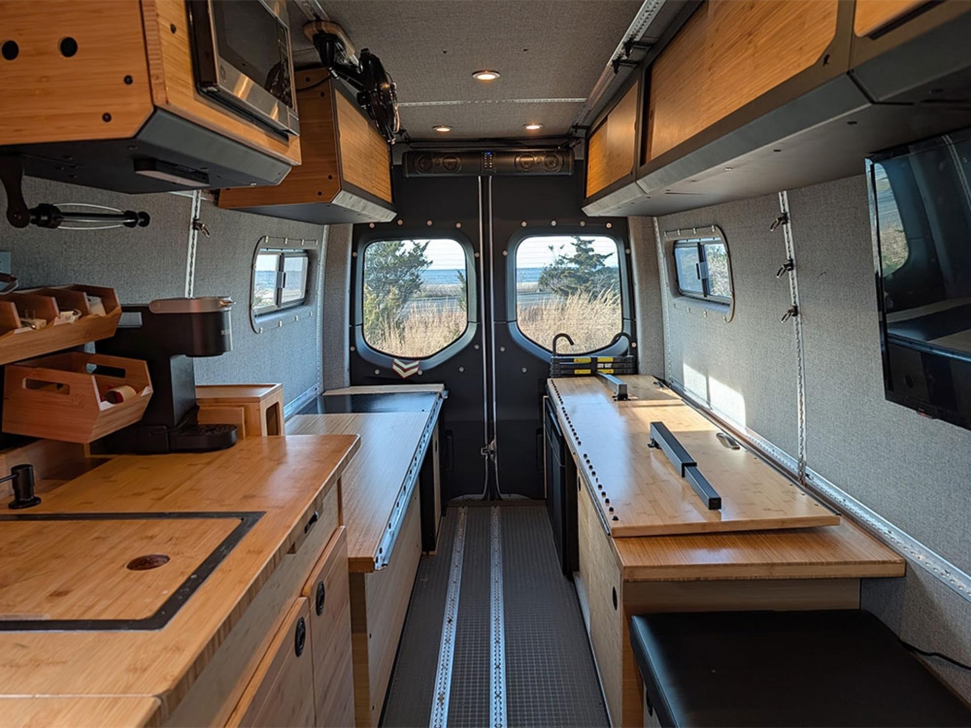 2023 WINNEBAGO ADVENTURE WAGON 70SE