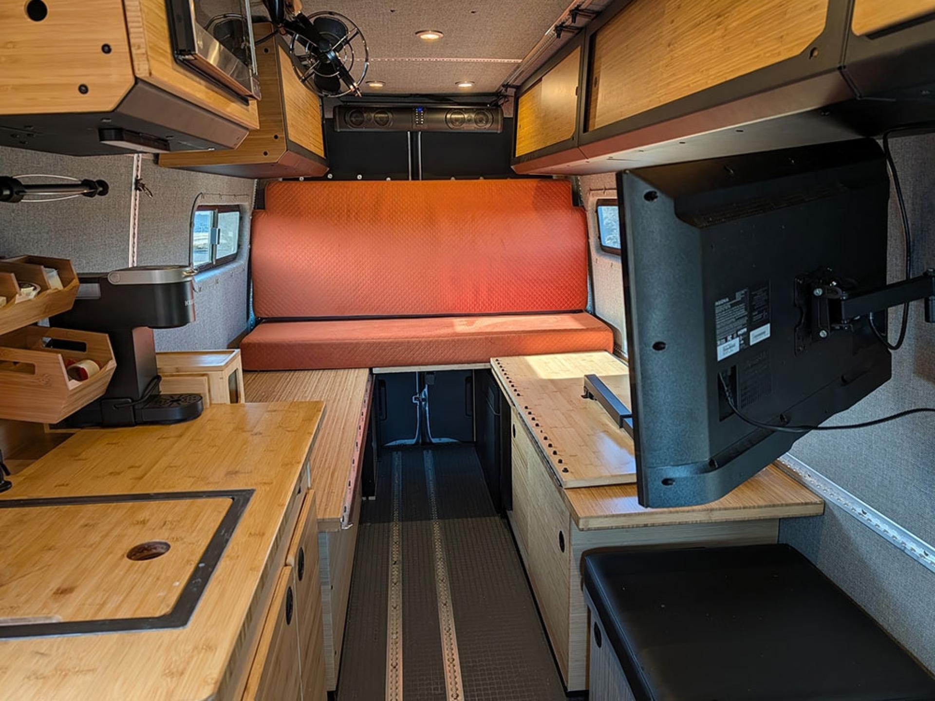 2023 WINNEBAGO ADVENTURE WAGON 70SE