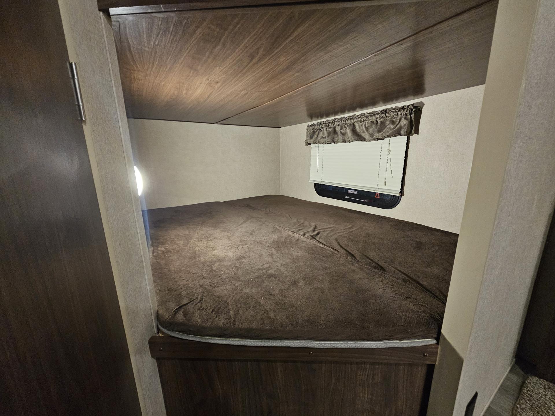 2018 COLEMAN AMERICANA Lantern 2885bh