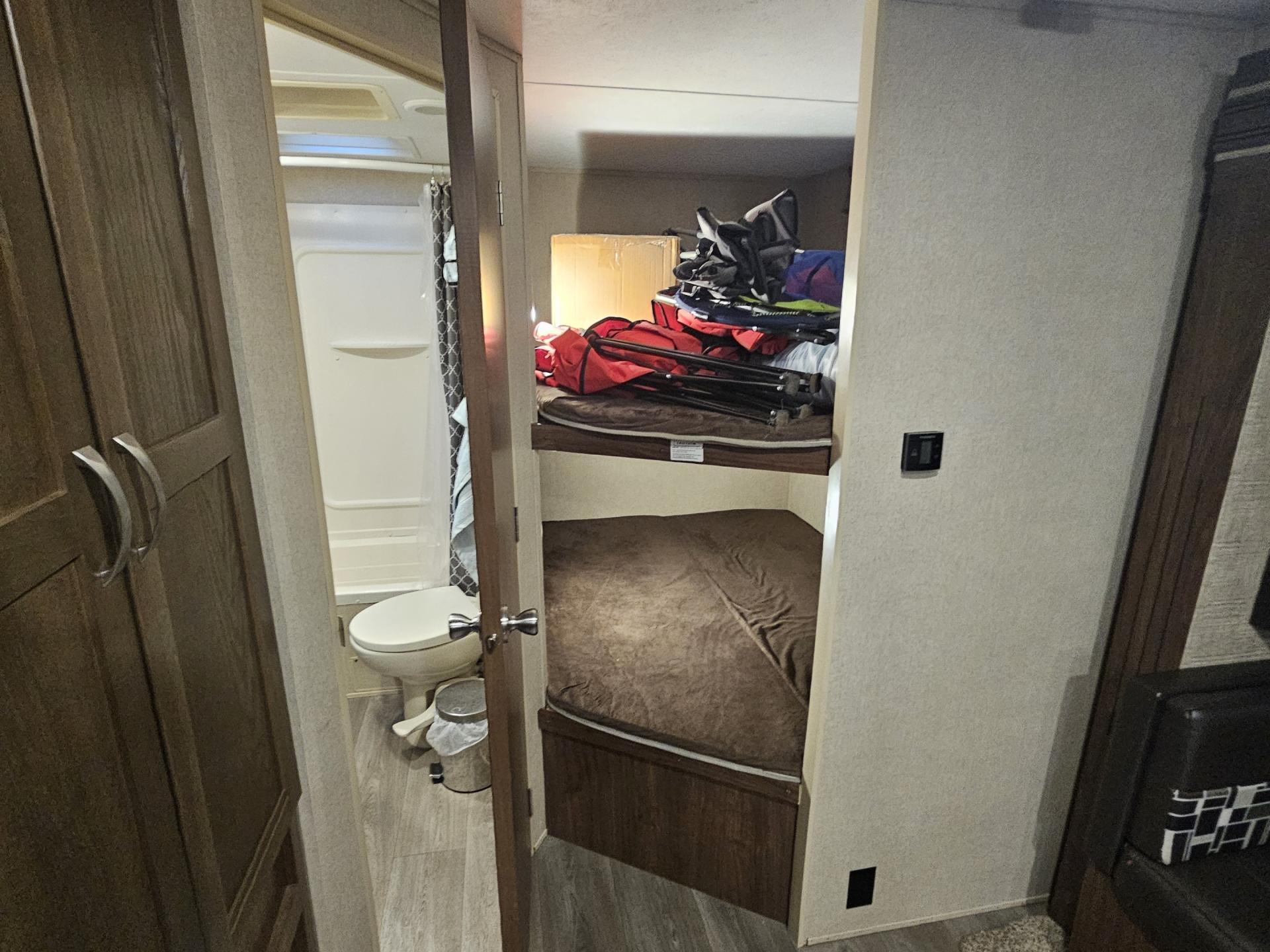 2018 COLEMAN AMERICANA Lantern 2885bh