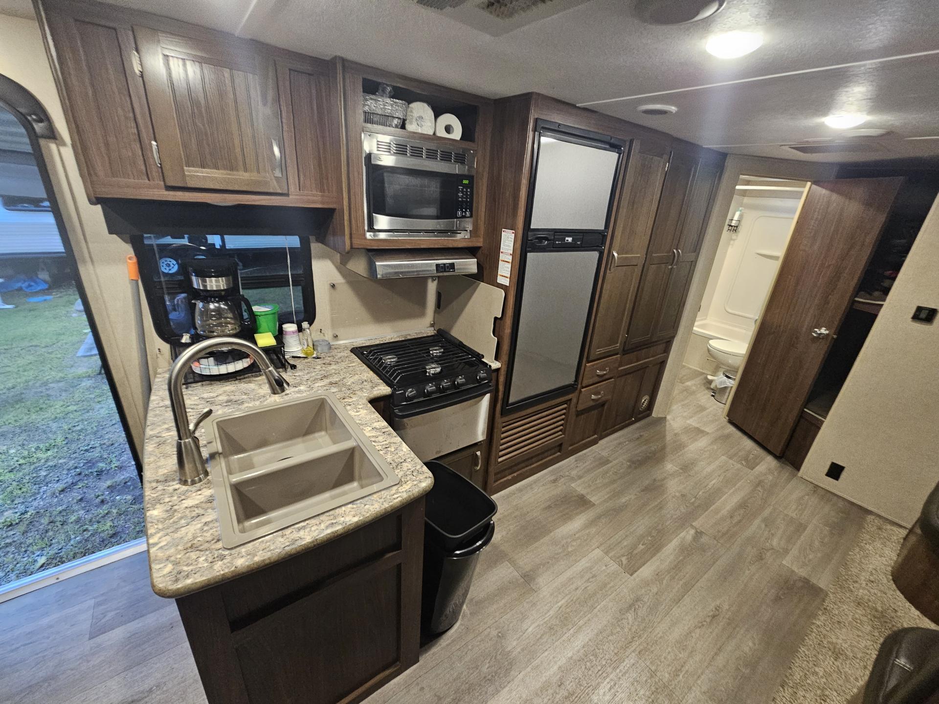 2018 COLEMAN AMERICANA Lantern 2885bh