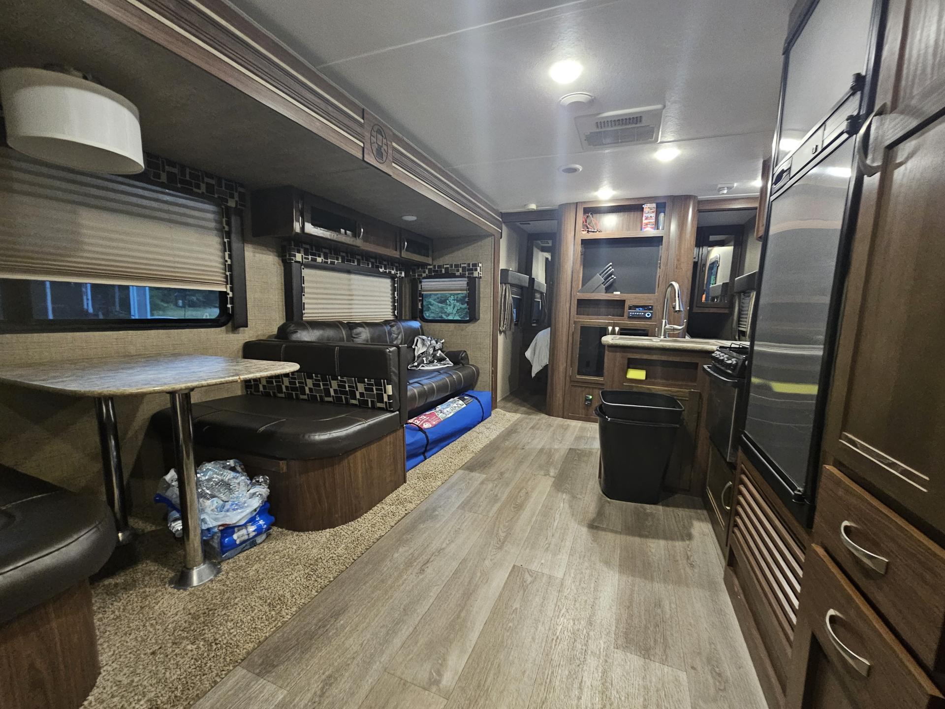 2018 COLEMAN AMERICANA Lantern 2885bh