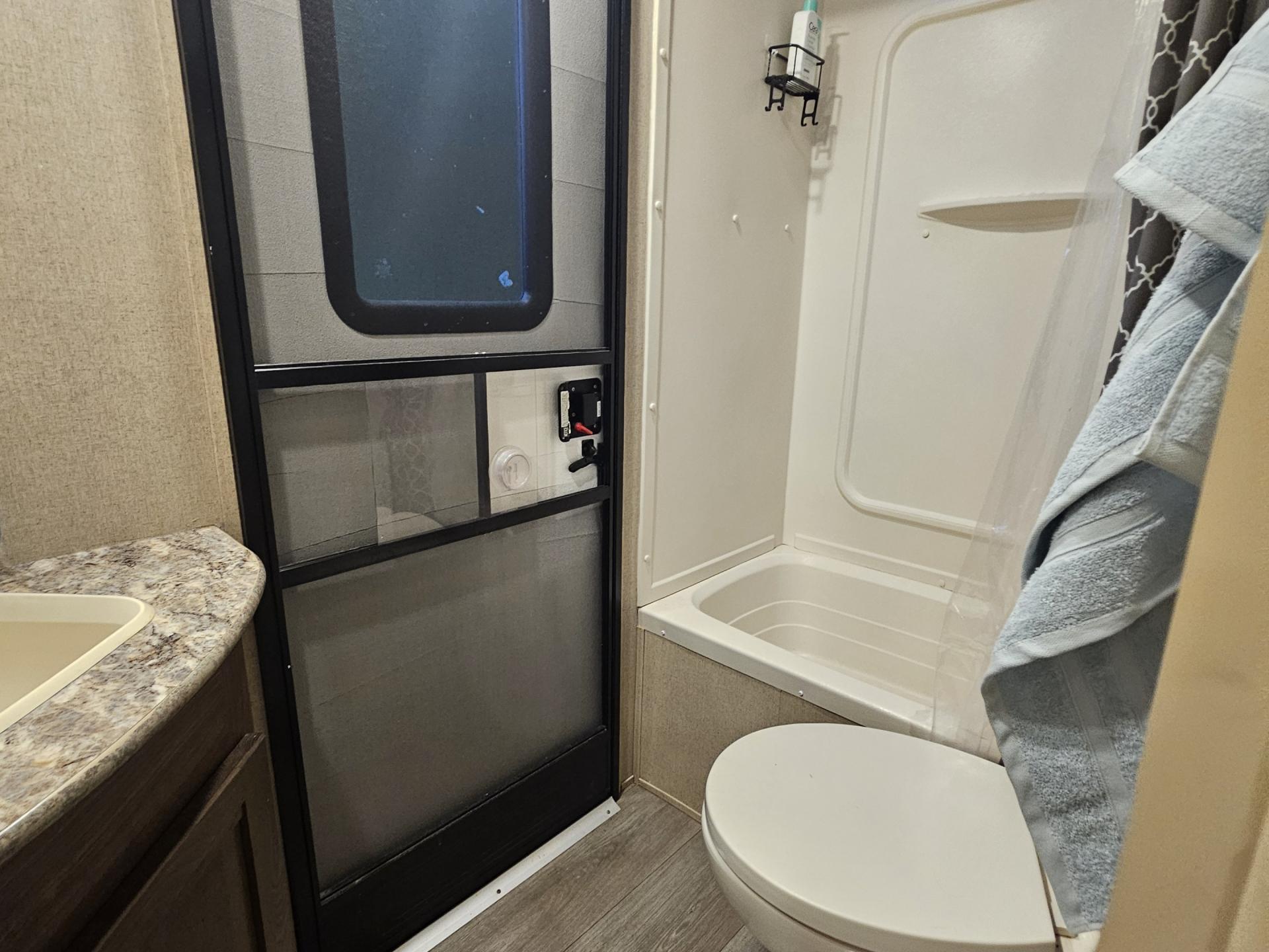2018 COLEMAN AMERICANA Lantern 2885bh