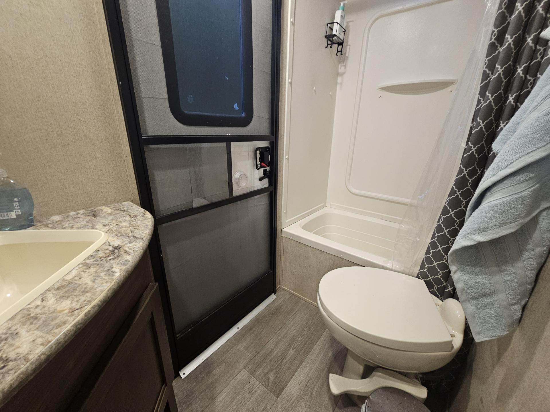 2018 COLEMAN AMERICANA Lantern 2885bh