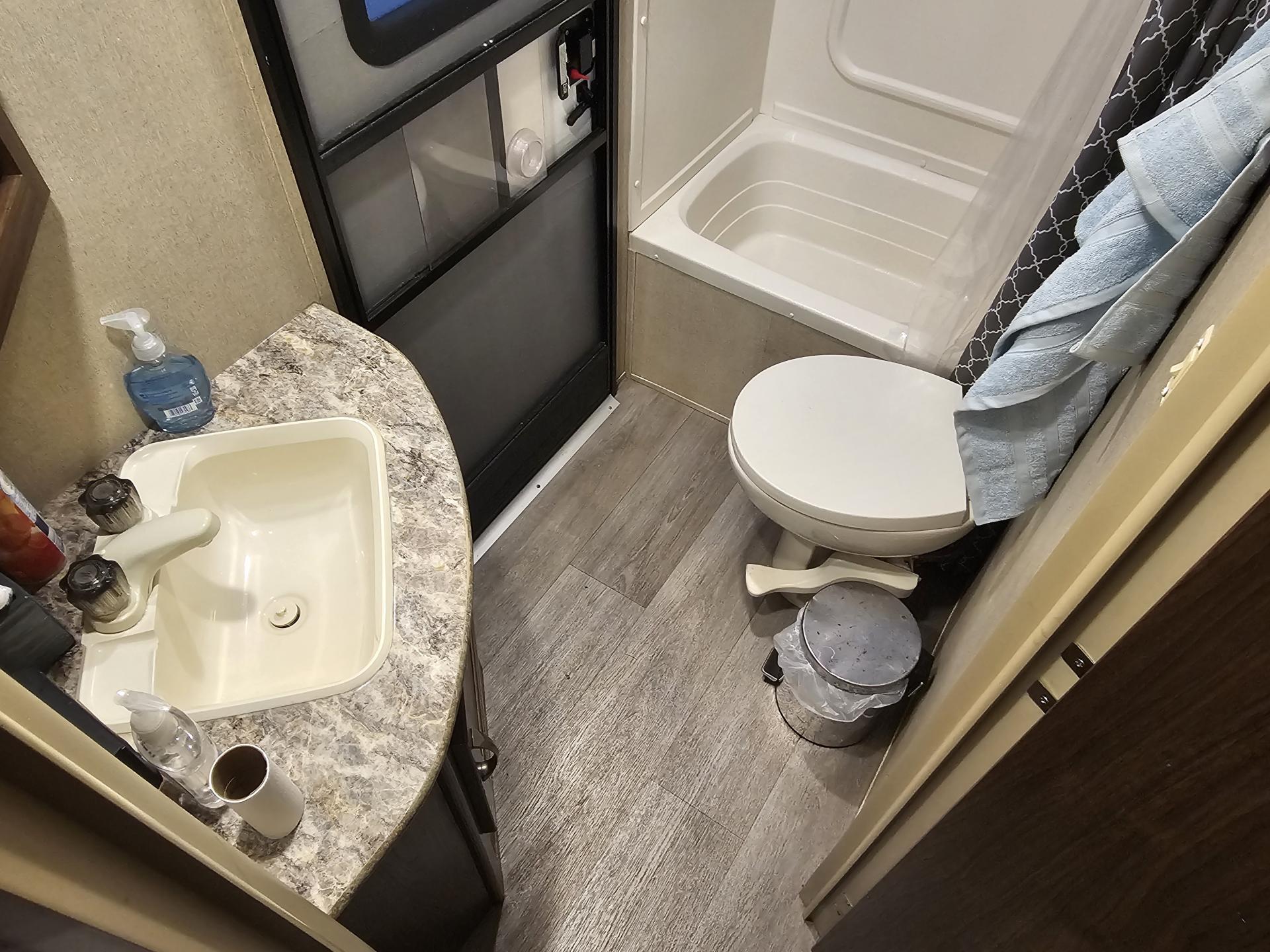 2018 COLEMAN AMERICANA Lantern 2885bh