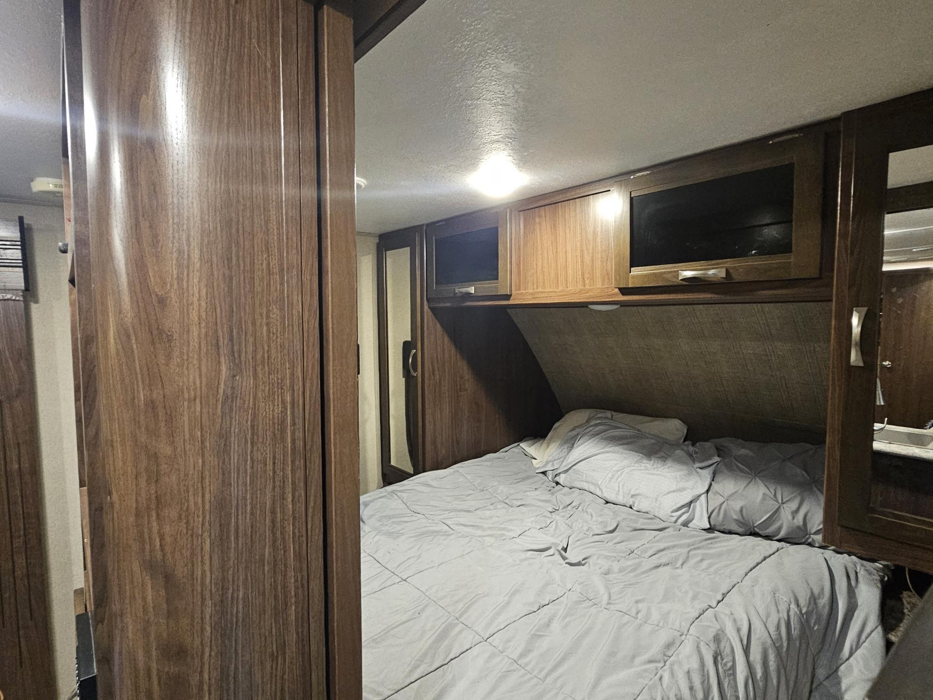 2018 COLEMAN AMERICANA Lantern 2885bh