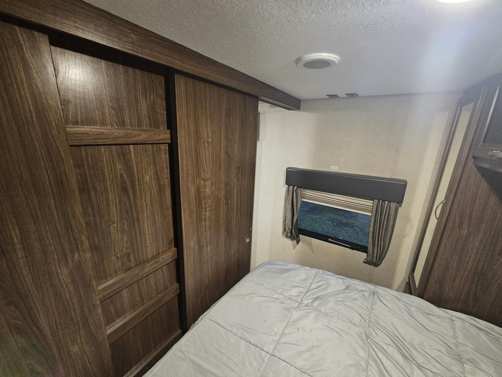 2018 COLEMAN AMERICANA Lantern 2885bh