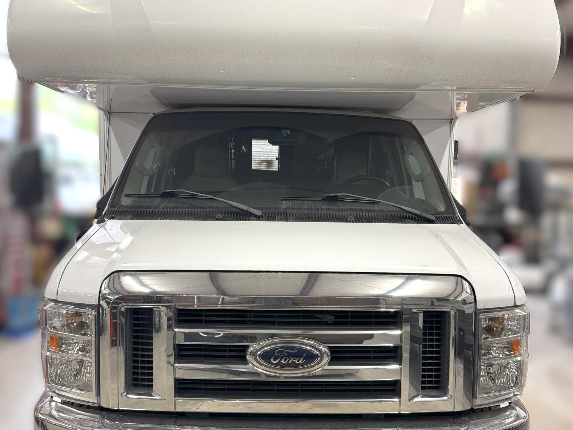 2015 FOREST RIVER FORESTER 3171DSF