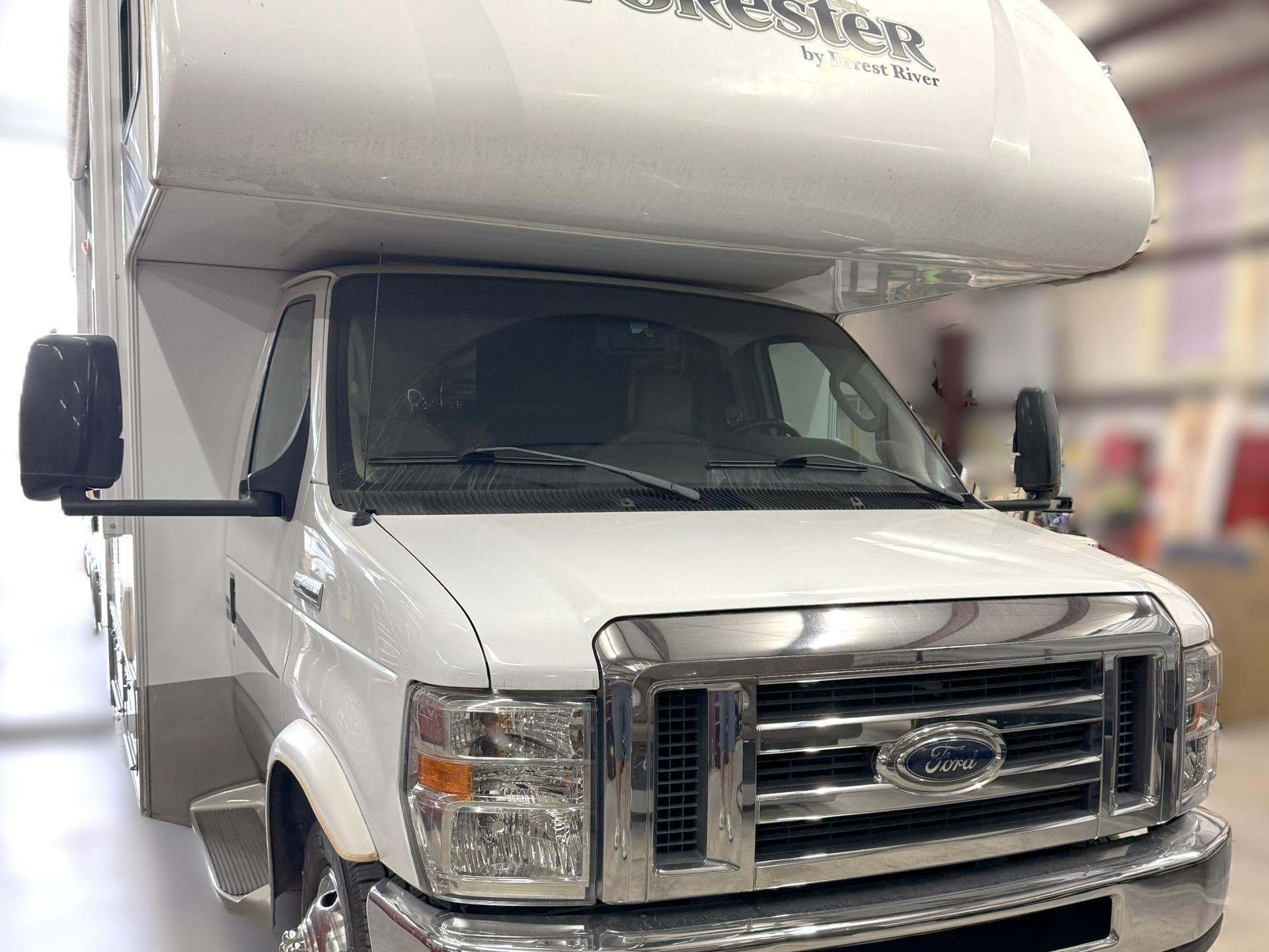 2015 FOREST RIVER FORESTER 3171DSF
