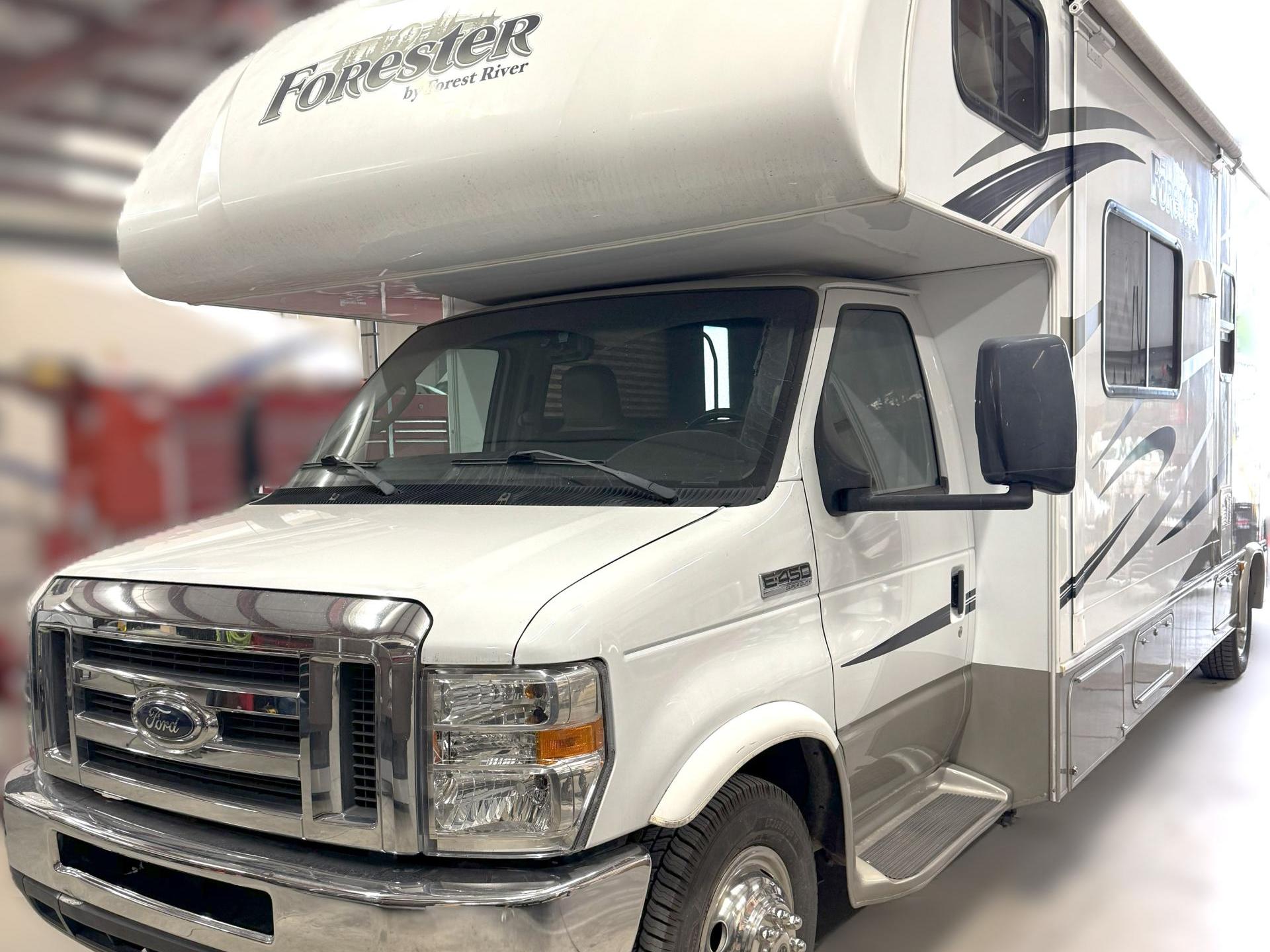 2015 FOREST RIVER FORESTER 3171DSF