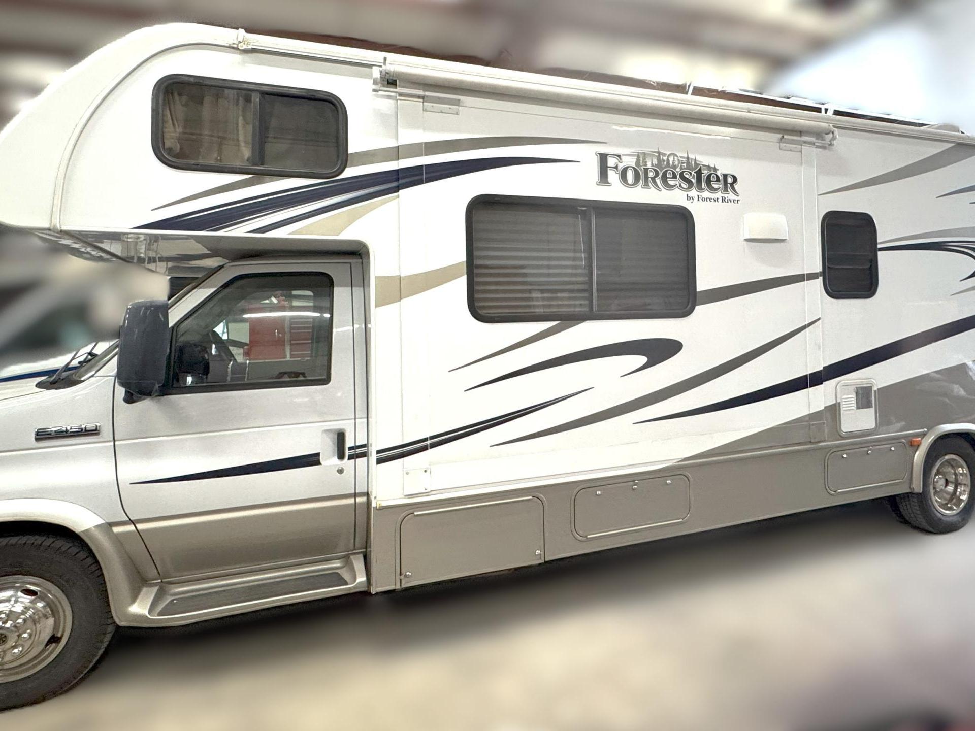 2015 FOREST RIVER FORESTER 3171DSF