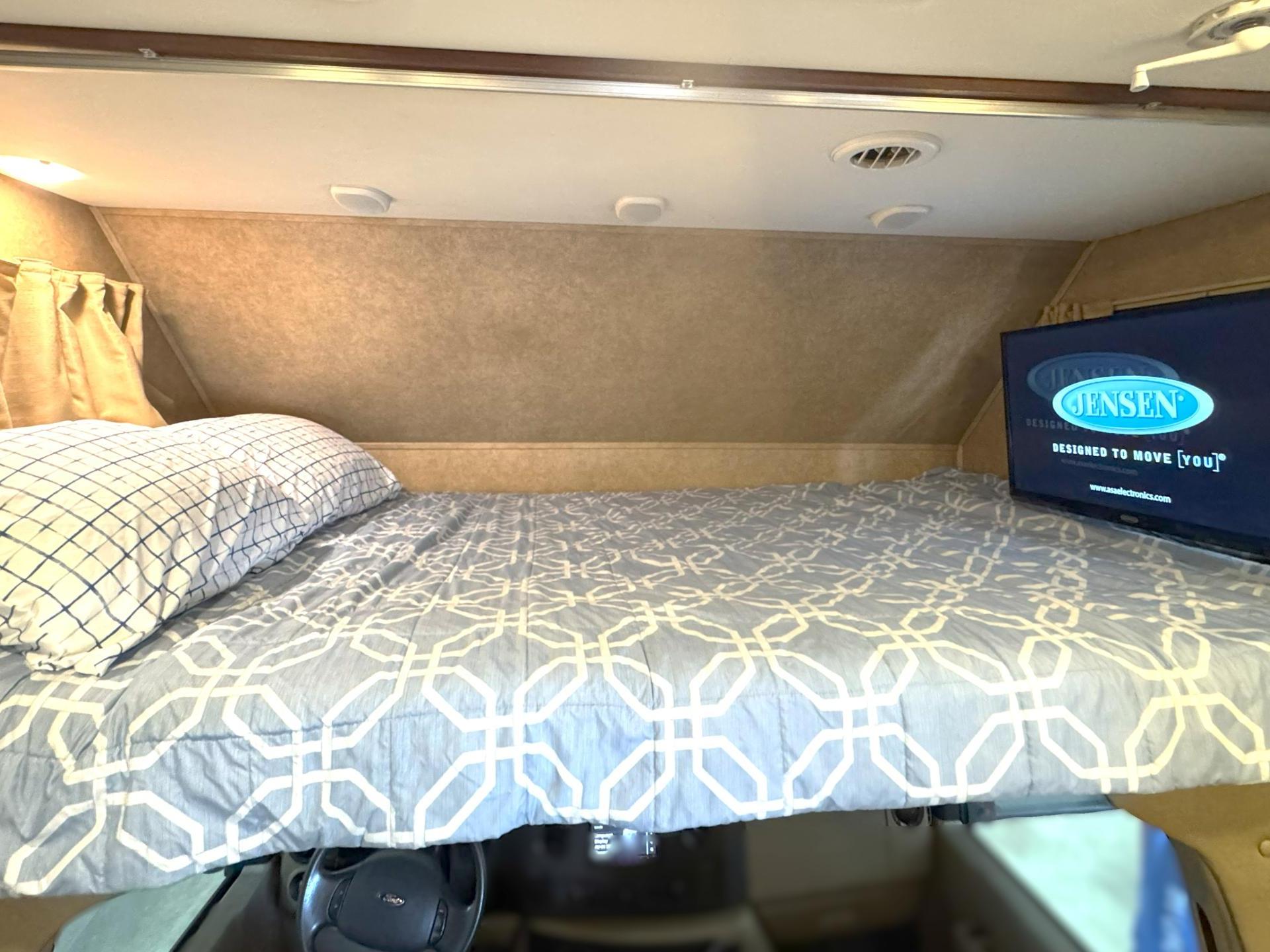 2015 FOREST RIVER FORESTER 3171DSF