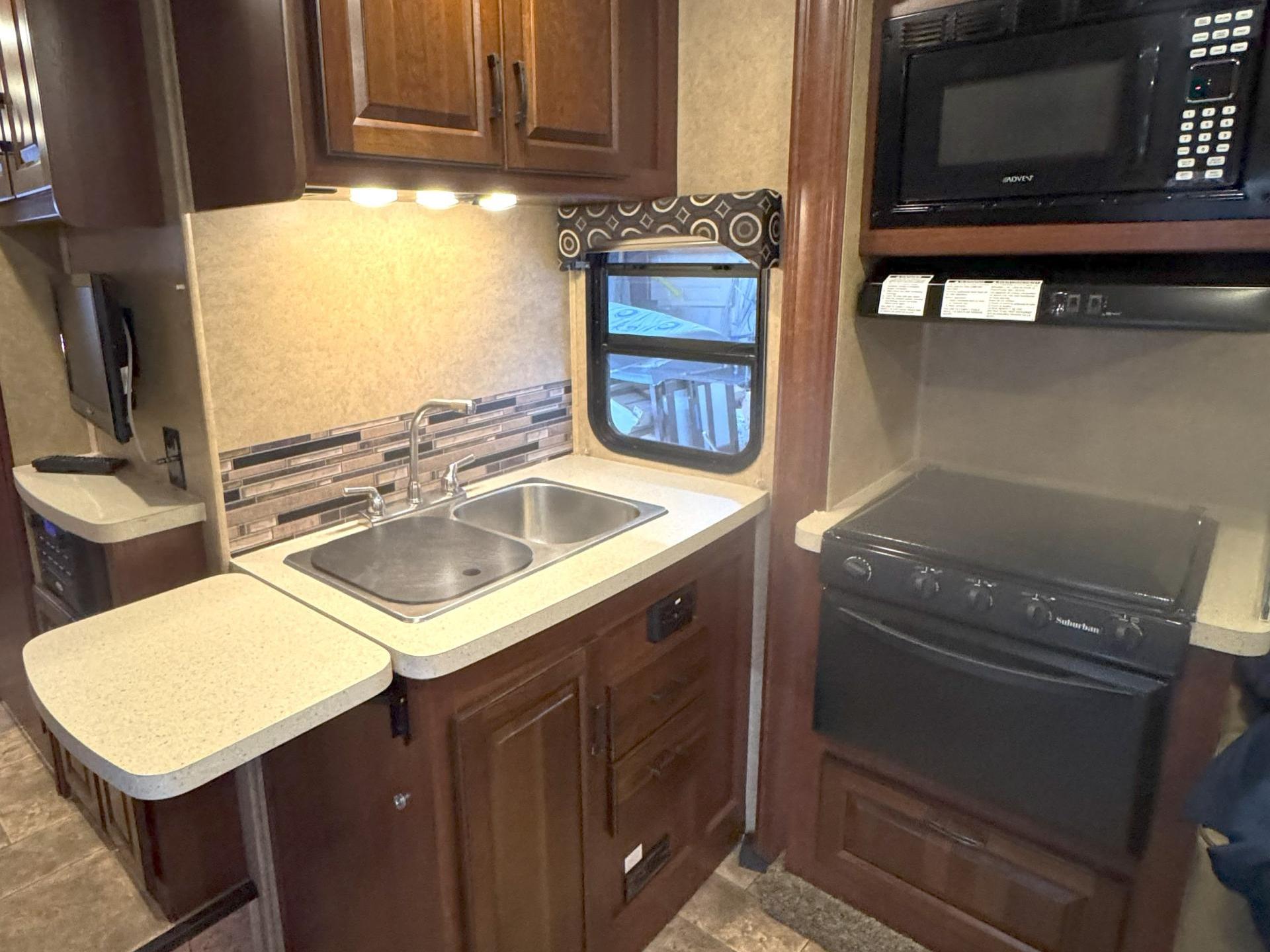 2015 FOREST RIVER FORESTER 3171DSF
