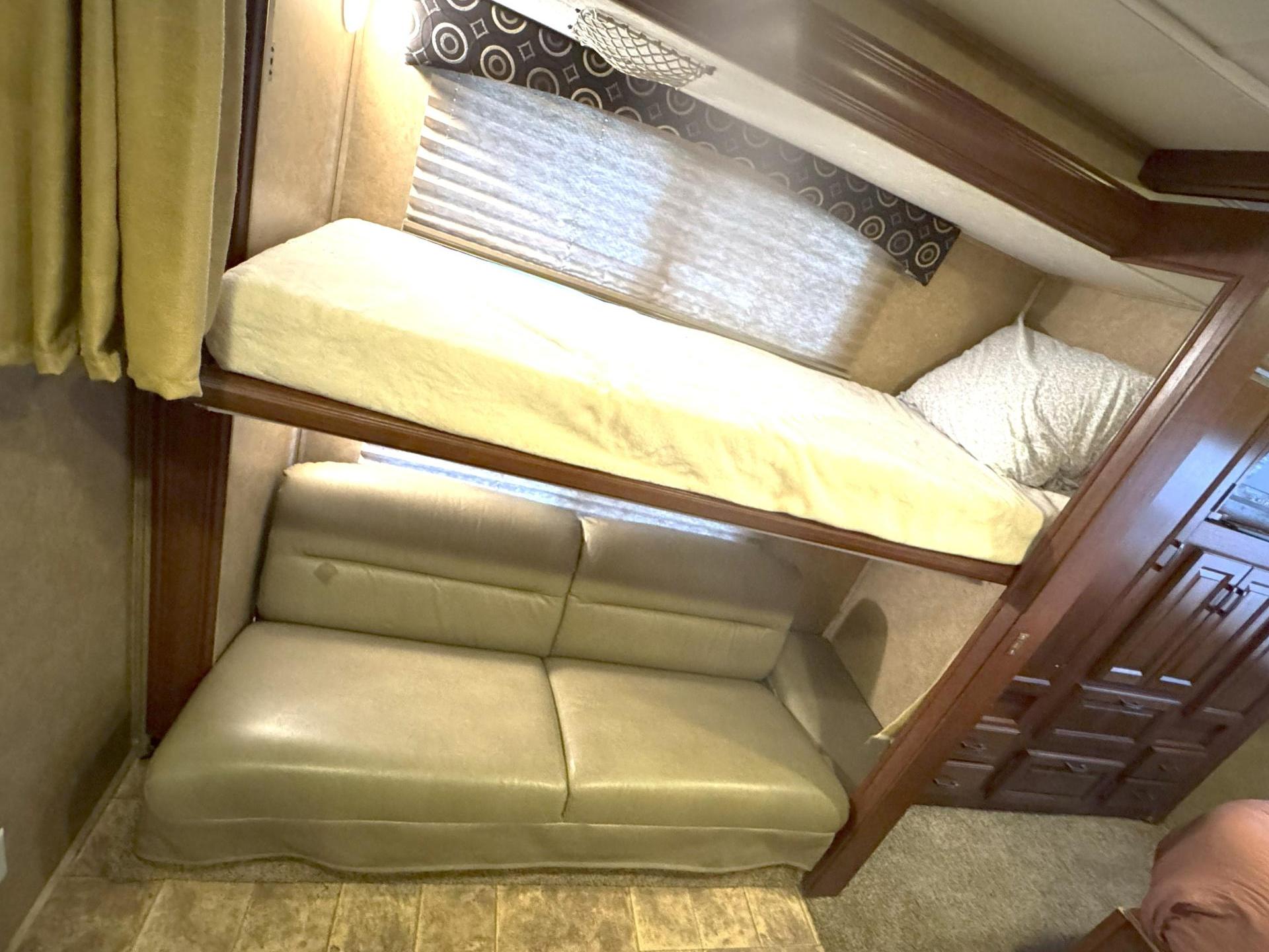 2015 FOREST RIVER FORESTER 3171DSF