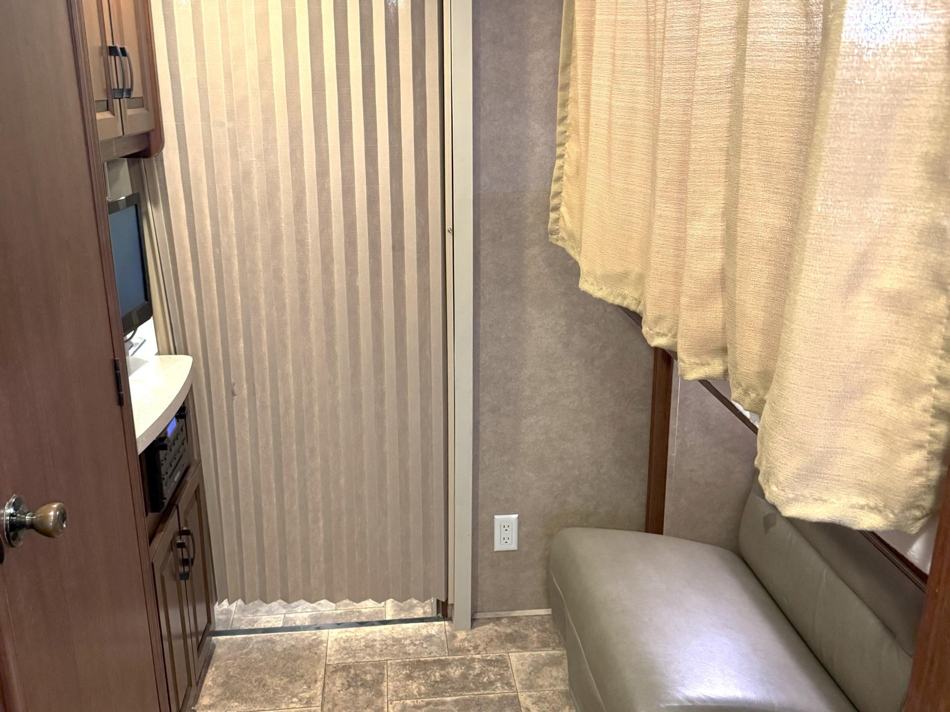 2015 FOREST RIVER FORESTER 3171DSF