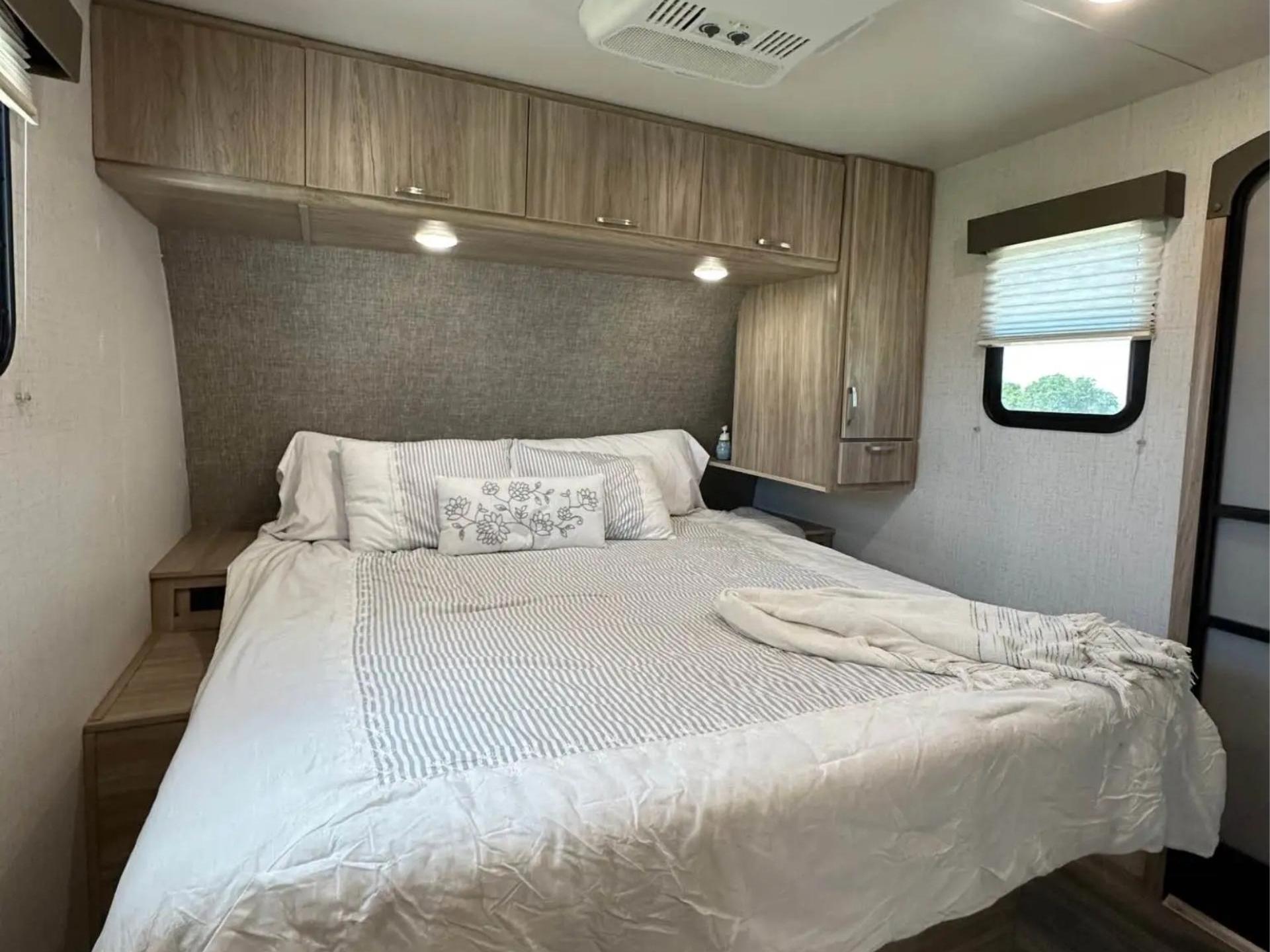 2022 WINNEBAGO MINNIE 2529RG