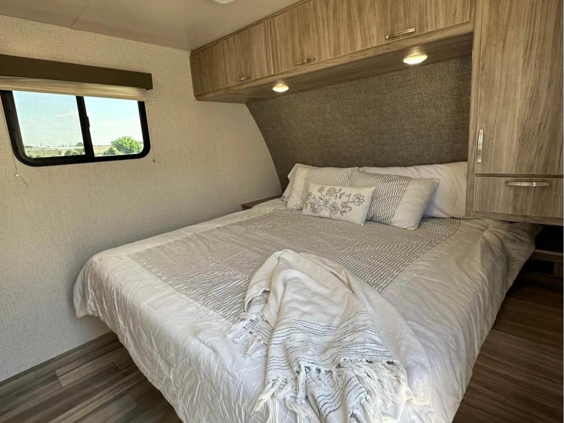2022 WINNEBAGO MINNIE 2529RG
