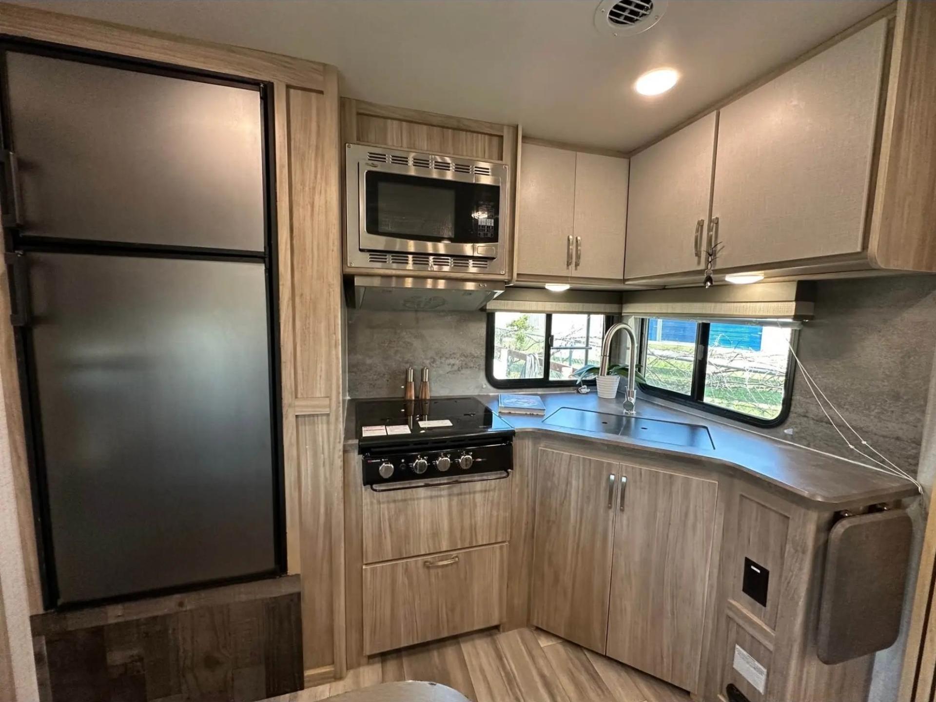 2022 WINNEBAGO MINNIE 2529RG