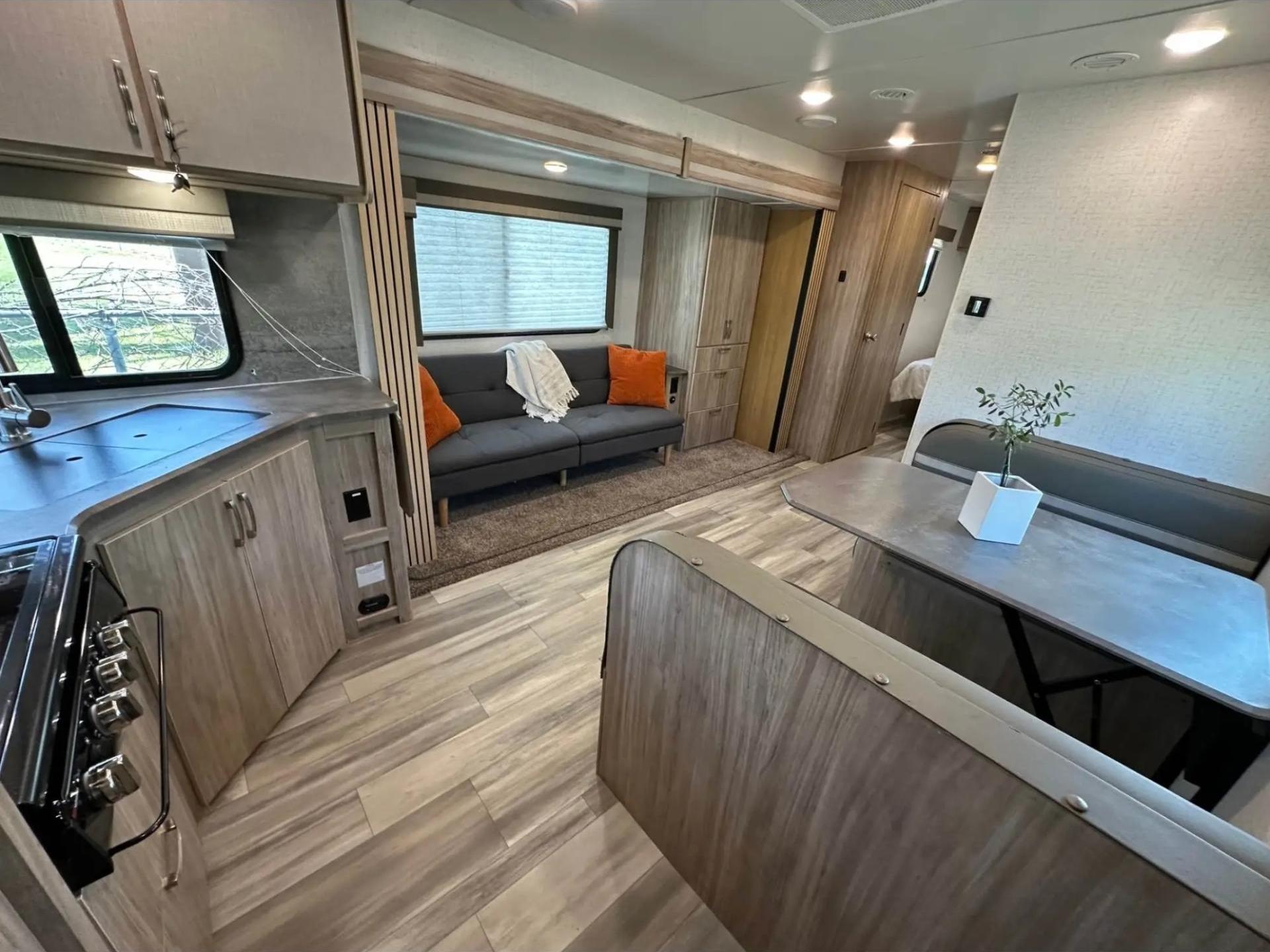 2022 WINNEBAGO MINNIE 2529RG