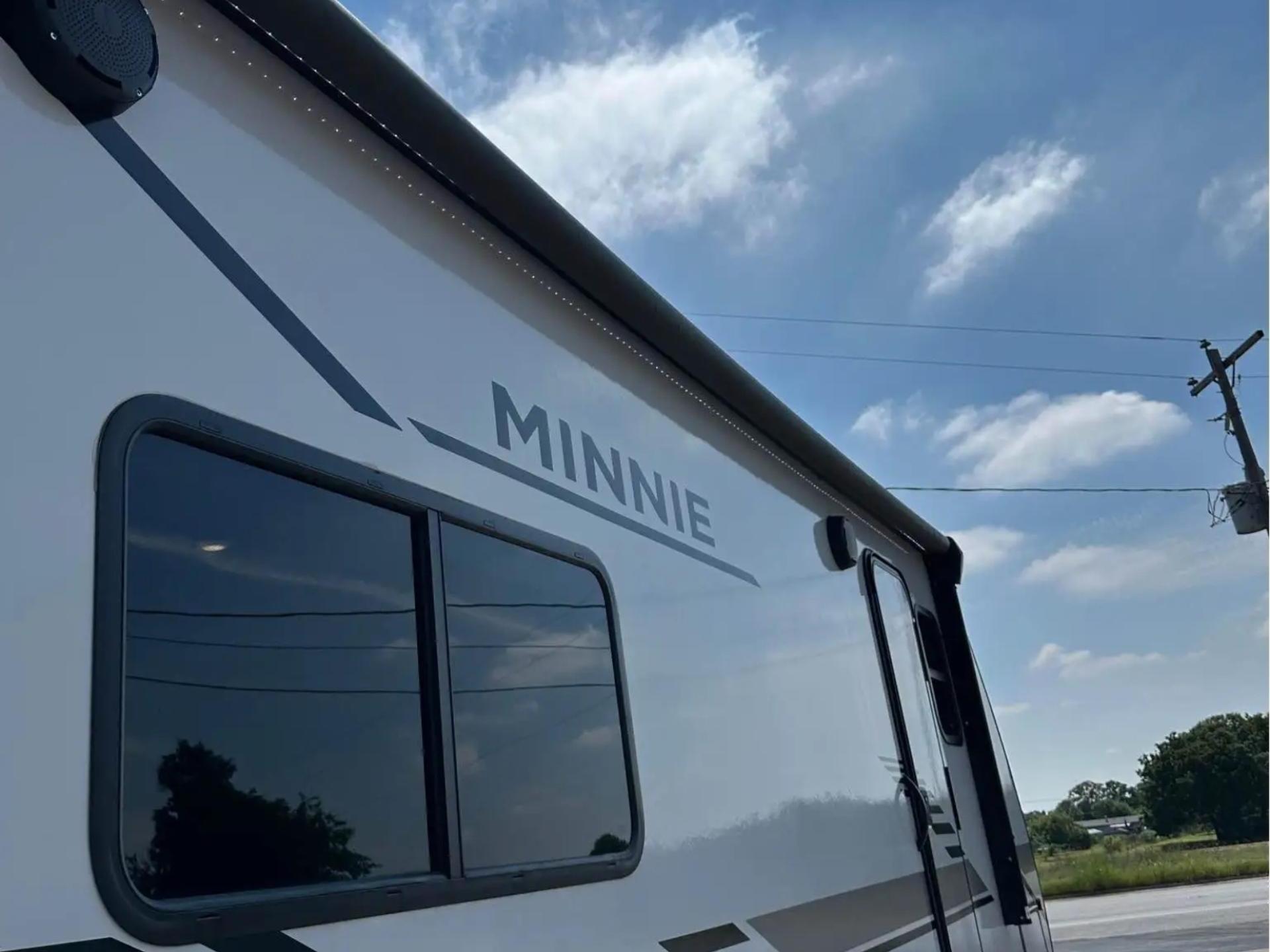 2022 WINNEBAGO MINNIE 2529RG