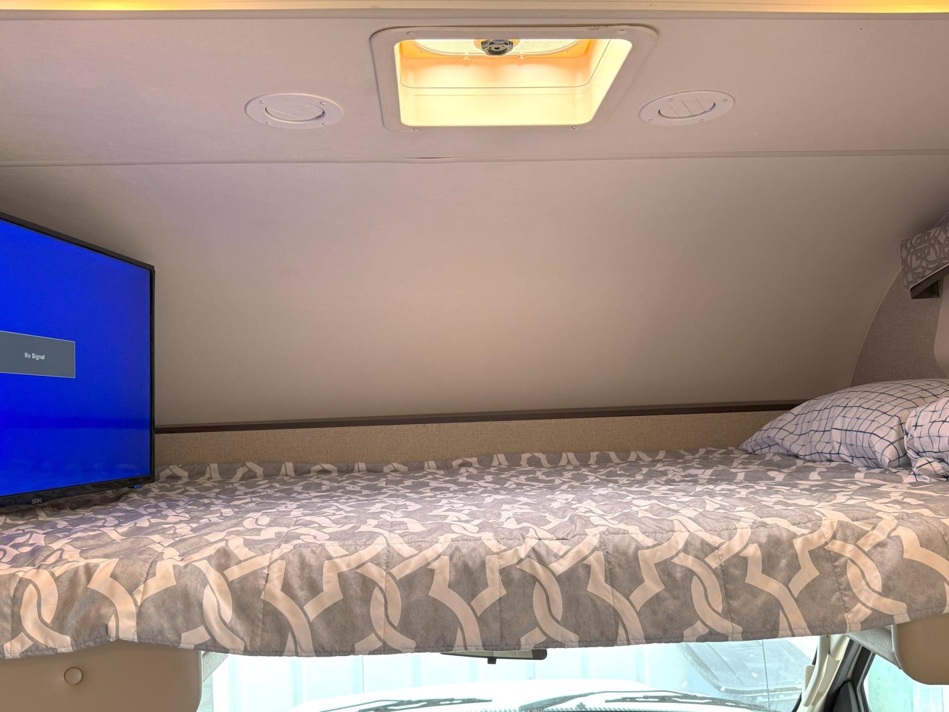 2017 THOR MOTOR COACH CHATEAU 31W