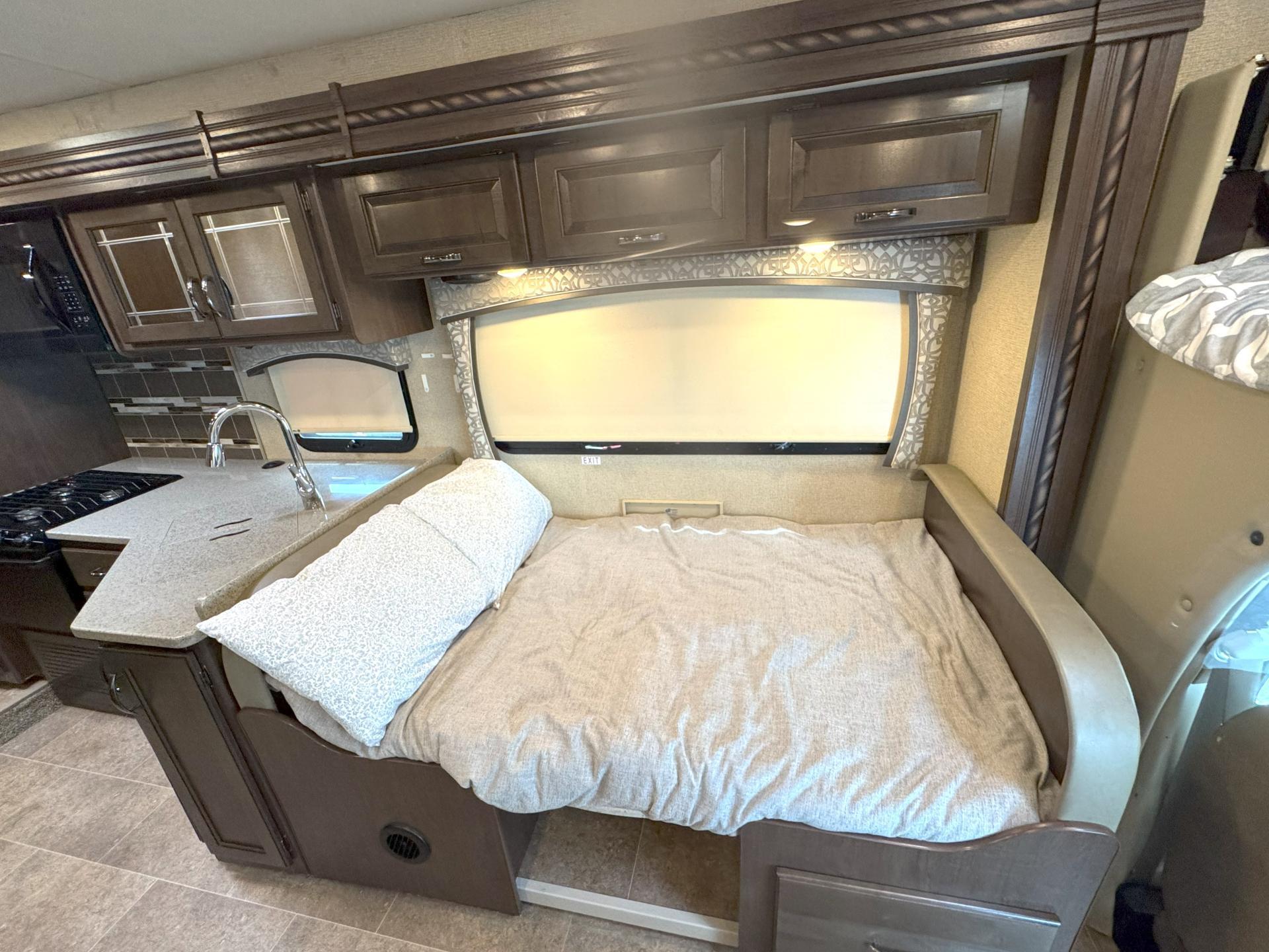 2017 THOR MOTOR COACH CHATEAU 31W