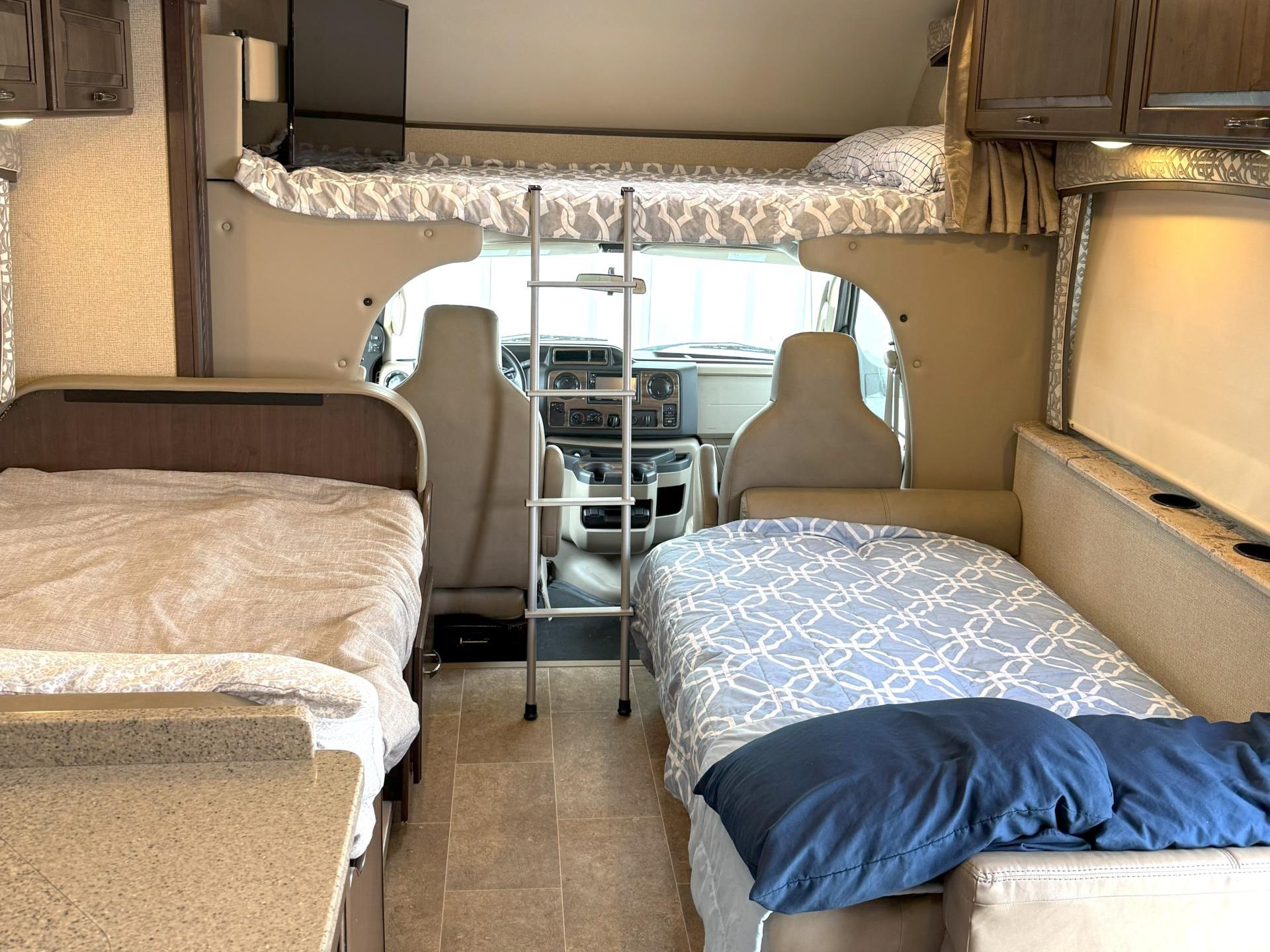 2017 THOR MOTOR COACH CHATEAU 31W