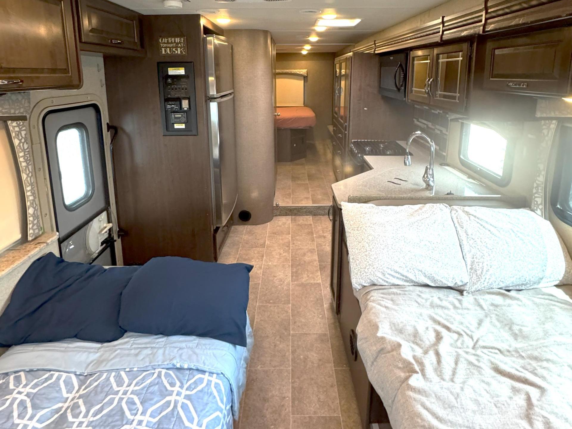 2017 THOR MOTOR COACH CHATEAU 31W