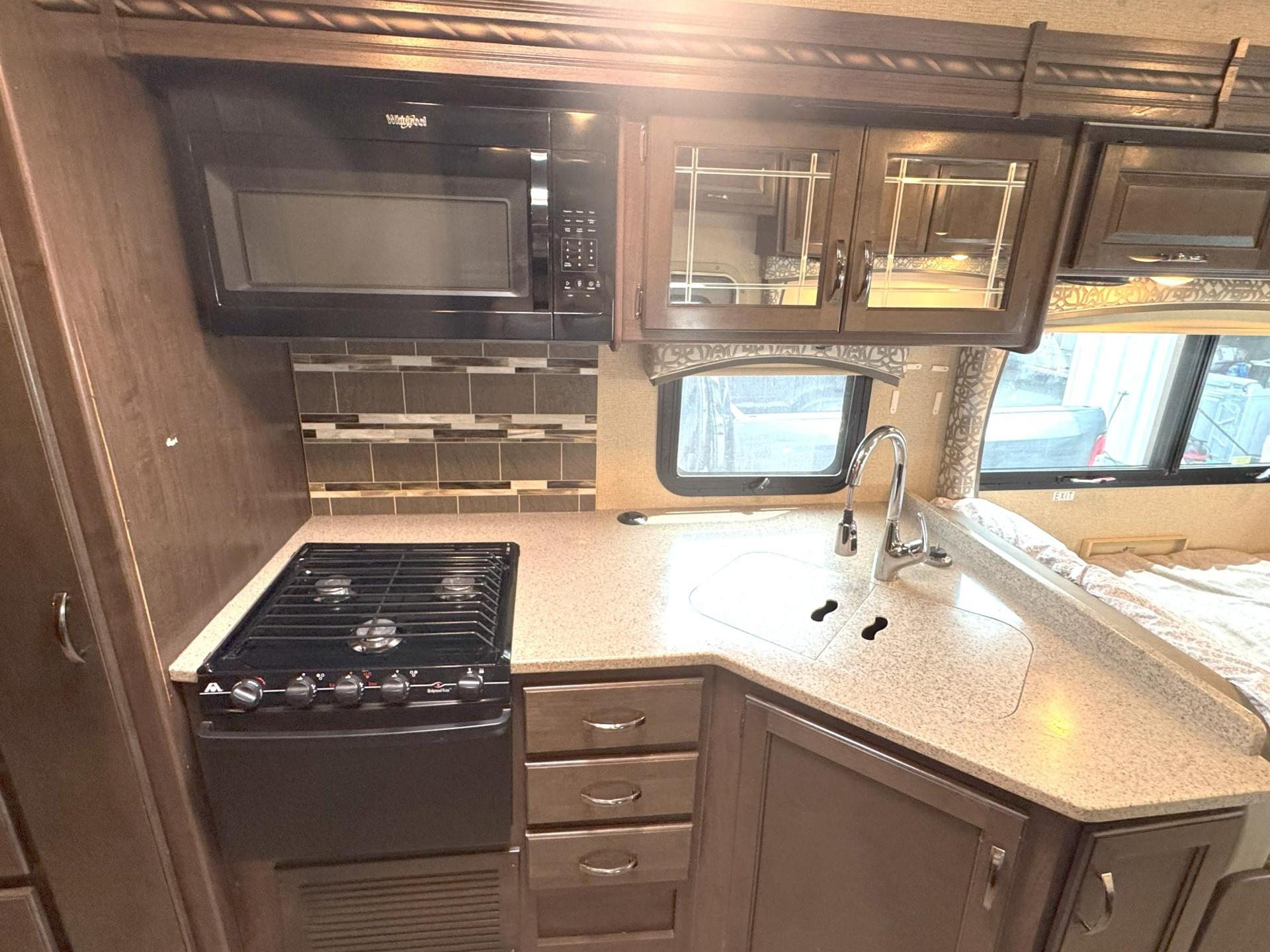 2017 THOR MOTOR COACH CHATEAU 31W