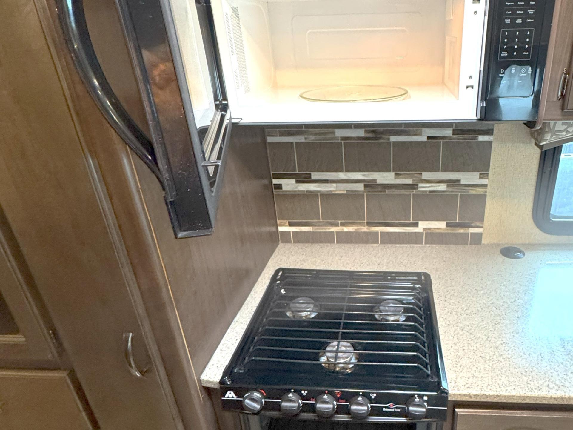 2017 THOR MOTOR COACH CHATEAU 31W
