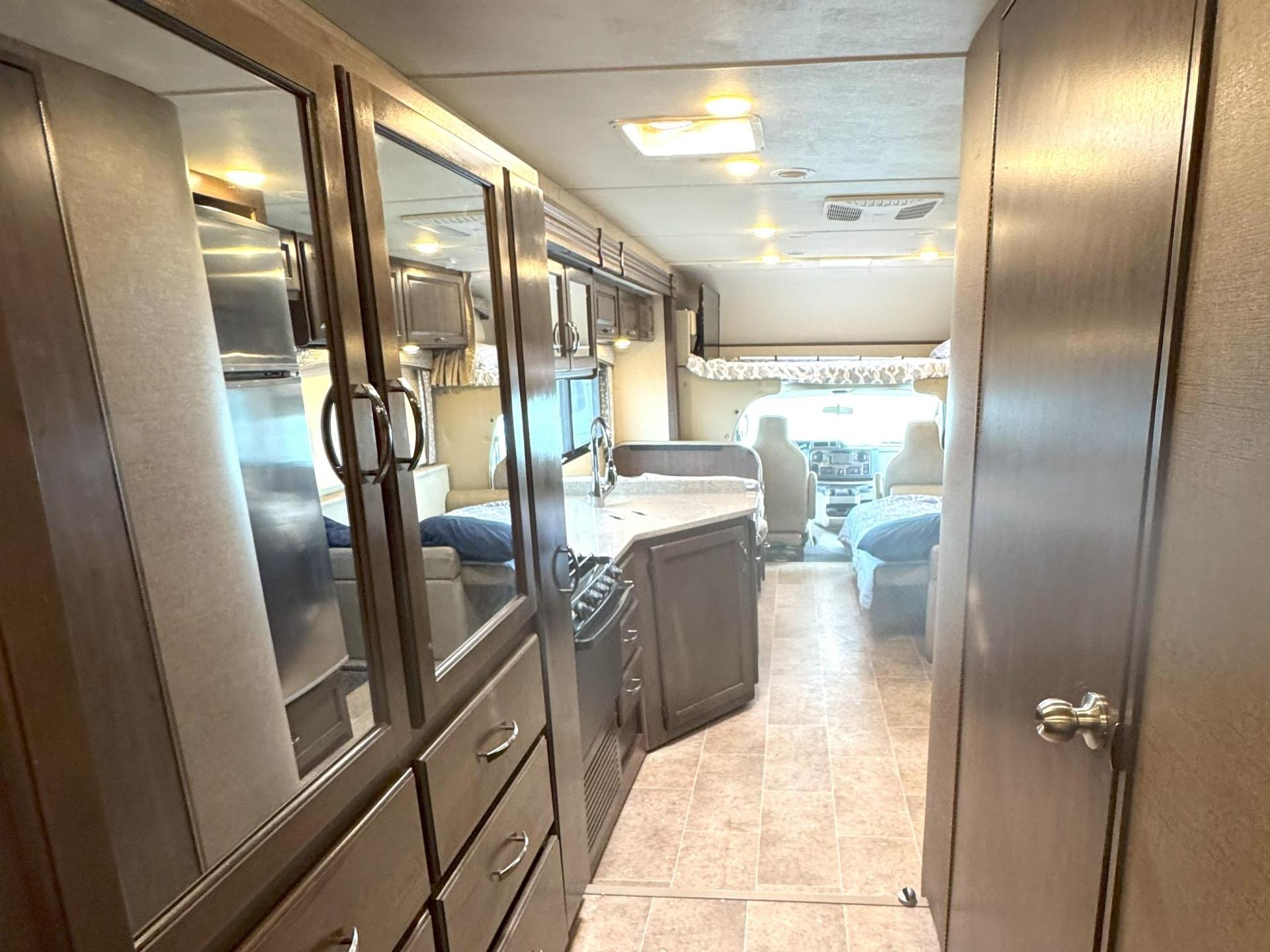 2017 THOR MOTOR COACH CHATEAU 31W