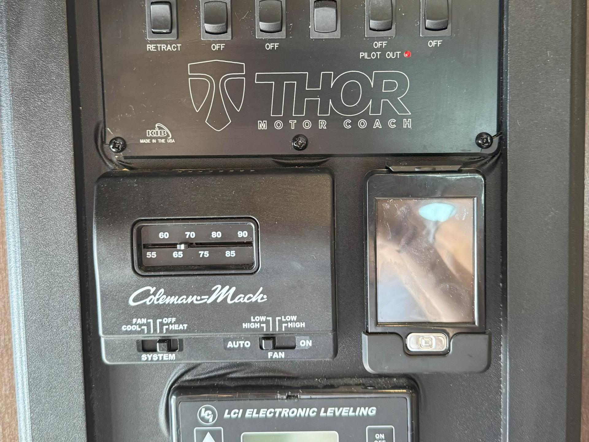 2017 THOR MOTOR COACH CHATEAU 31W