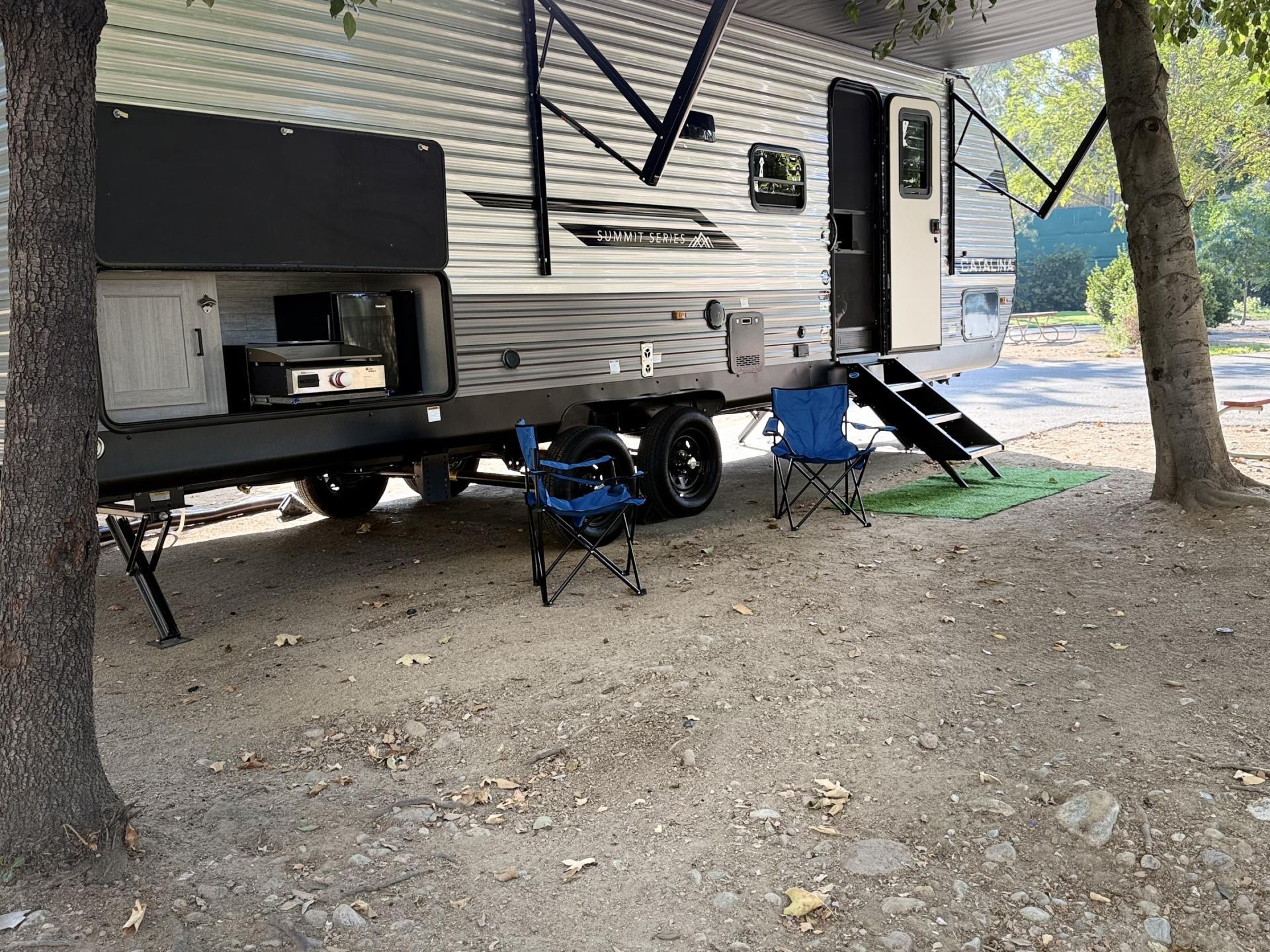 2025 COACHMEN CATALINA SUMMIT 261BHS