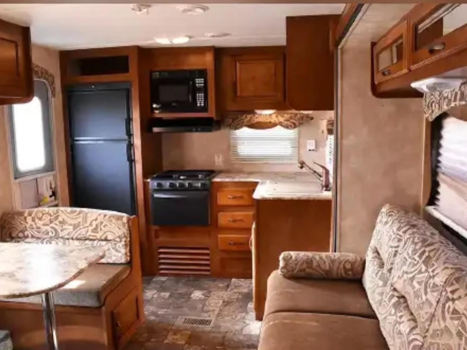 2013 COACHMEN CATALINA 25RKS