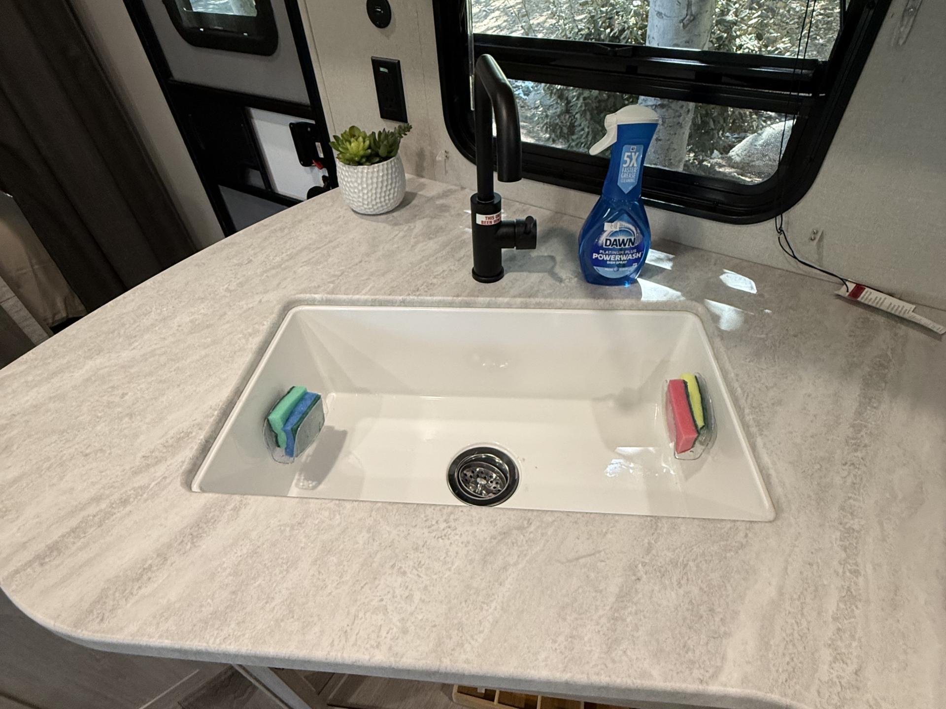 2025 COACHMEN CATALINA SUMMIT 261BHS