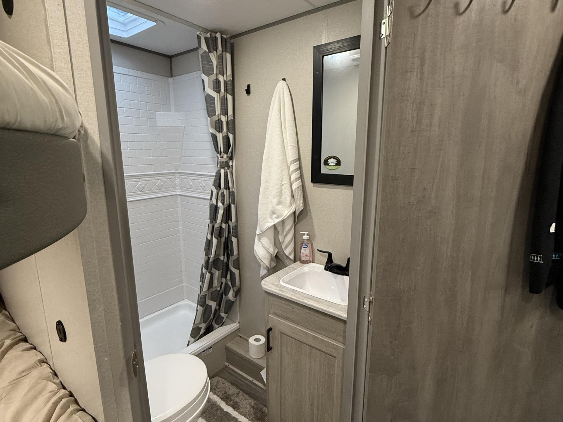 2025 COACHMEN CATALINA SUMMIT 261BHS