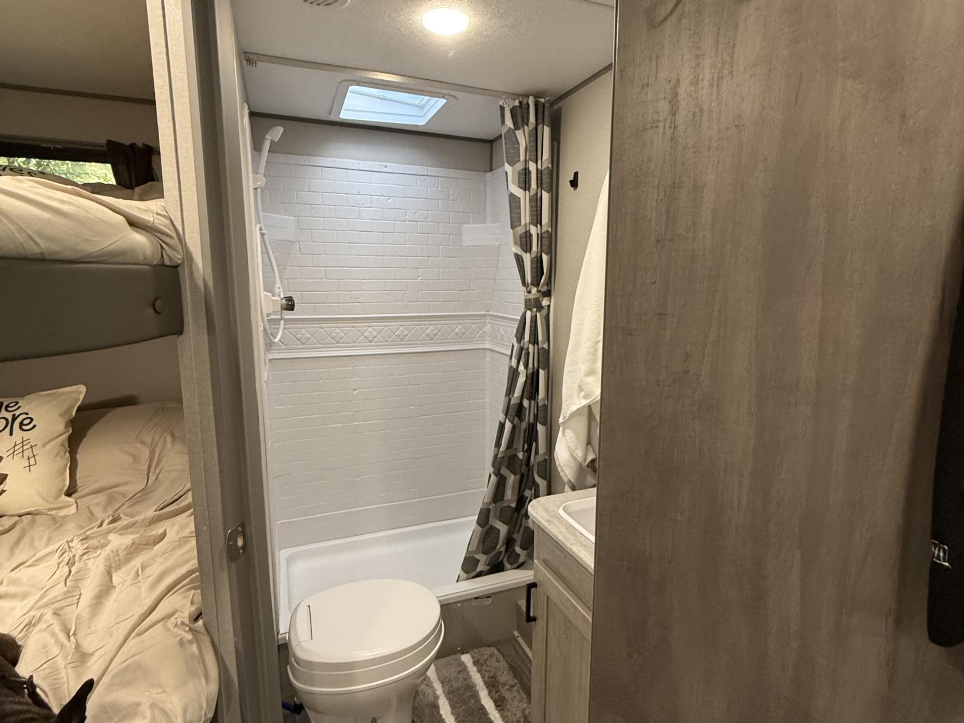 2025 COACHMEN CATALINA SUMMIT 261BHS