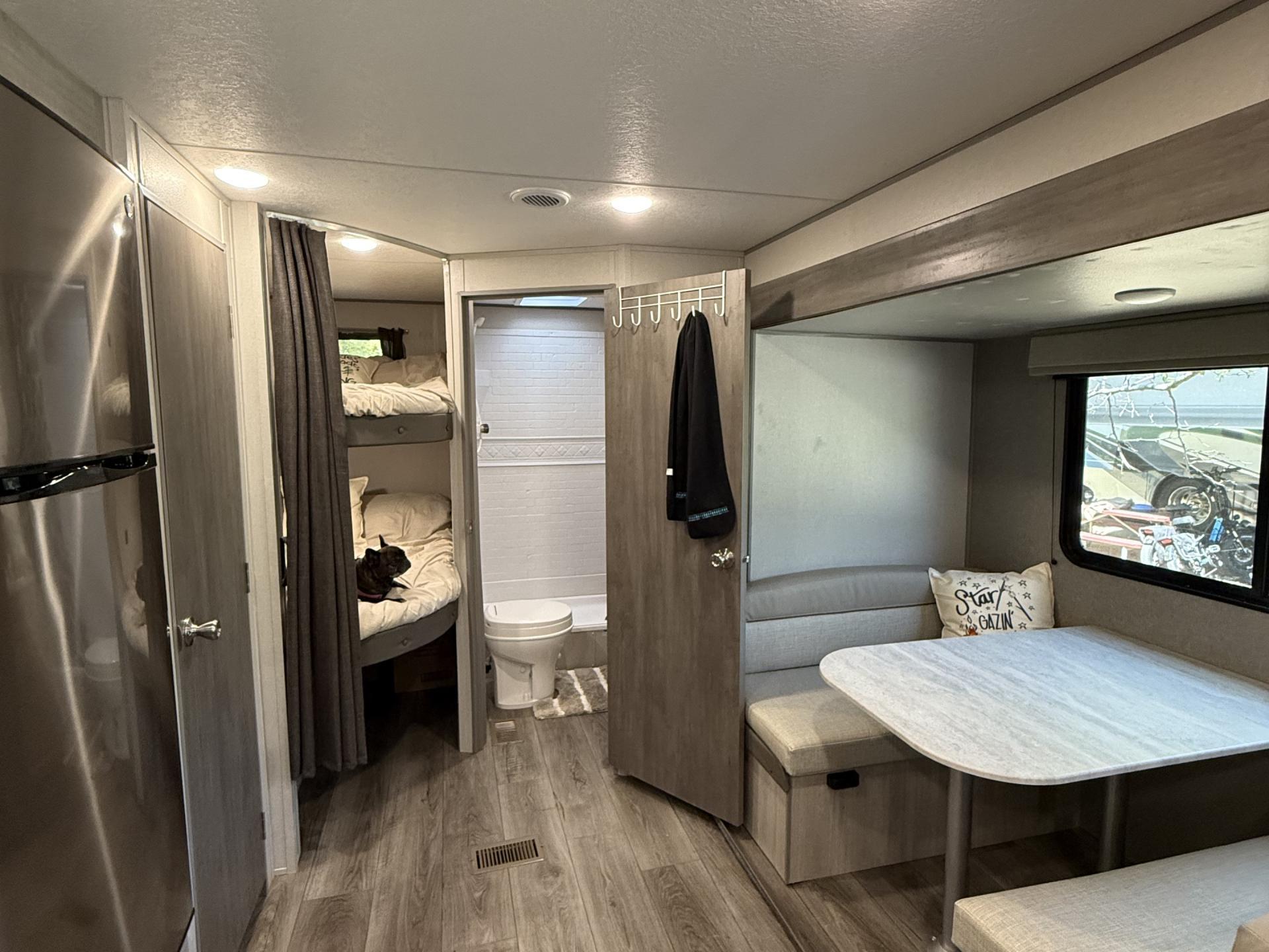 2025 COACHMEN CATALINA SUMMIT 261BHS