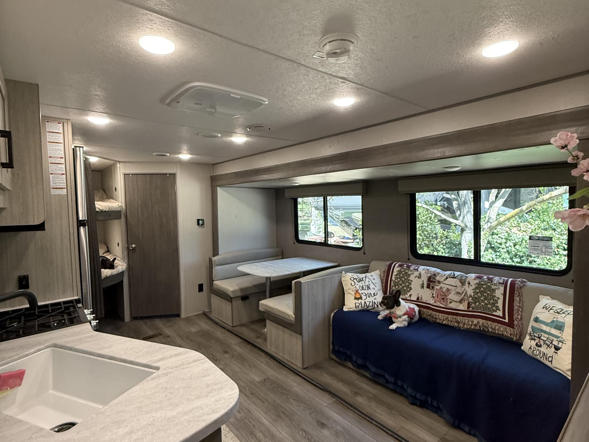 2025 COACHMEN CATALINA SUMMIT 261BHS